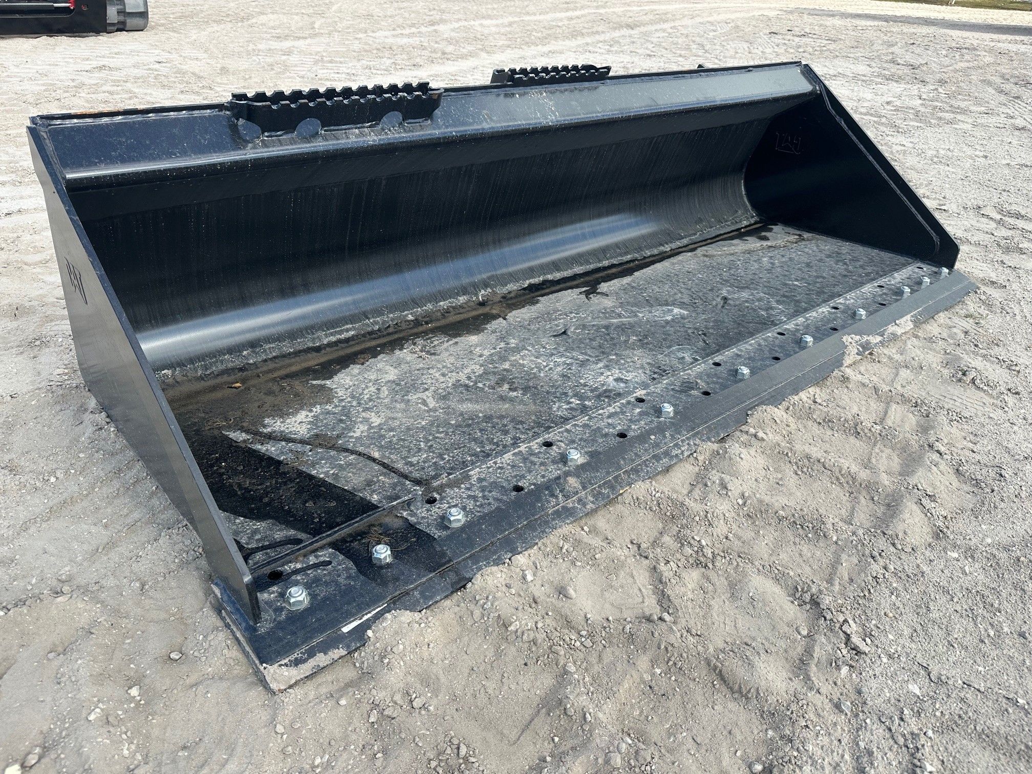 CAT 299D3 80" Skid Steer Bucket Photo 4 Thumbnail