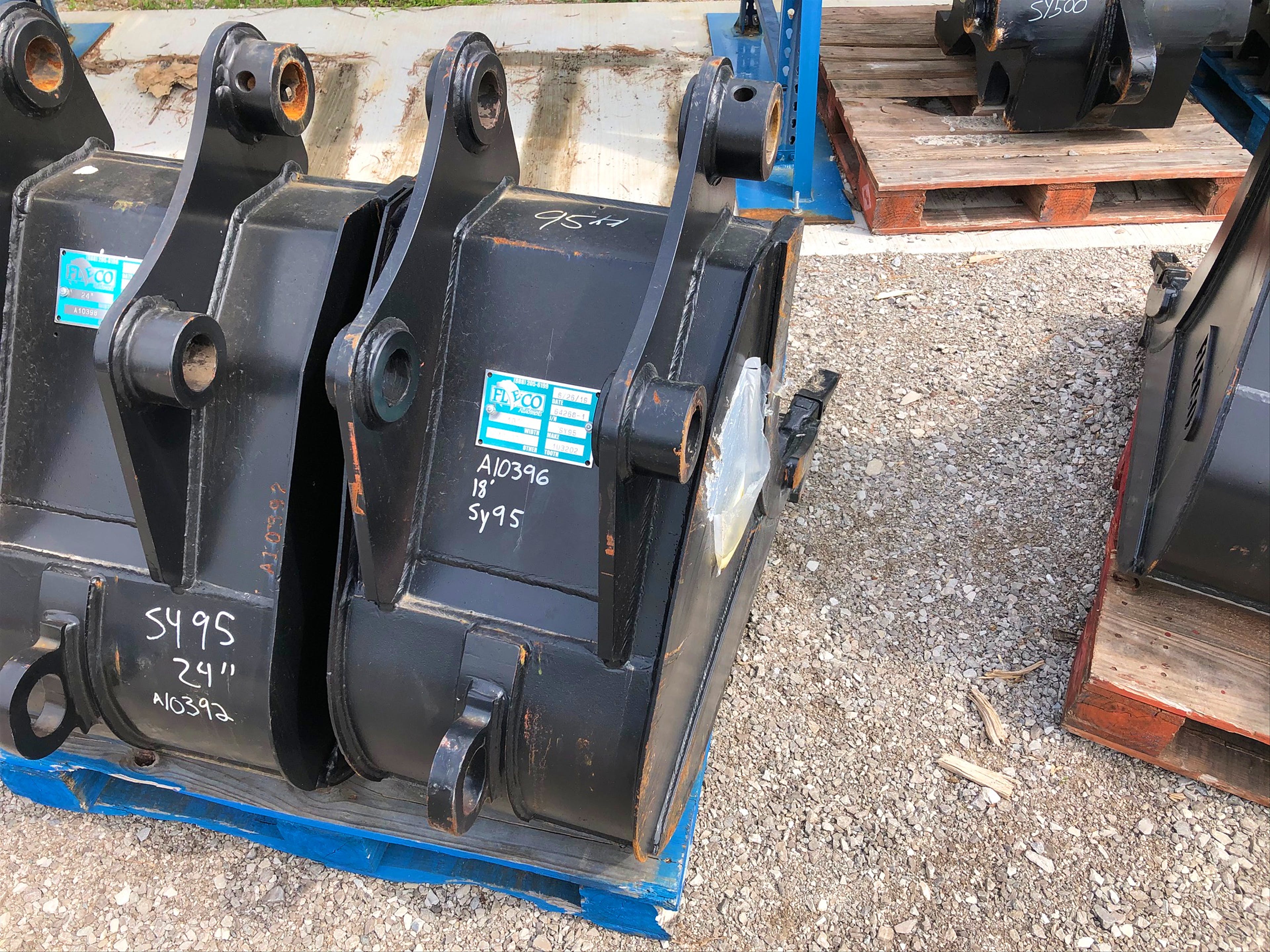 18" BUCKET FOR SY95C Photo 2 Thumbnail