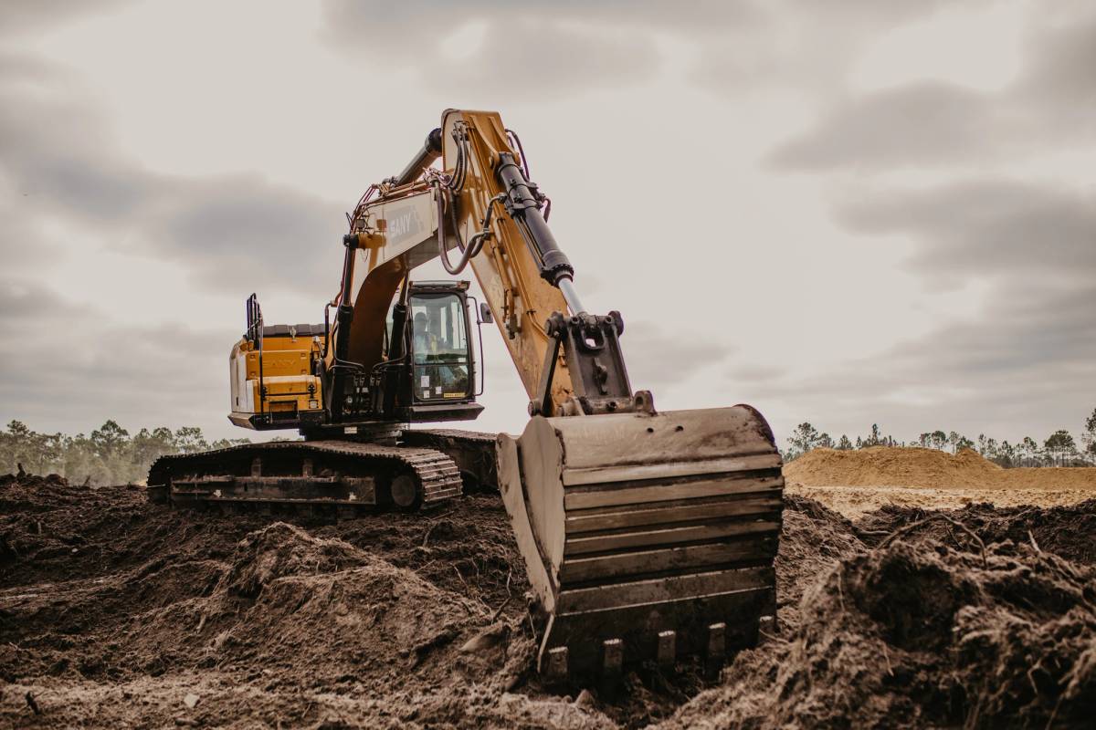 Bucket shot of the SY335 digging