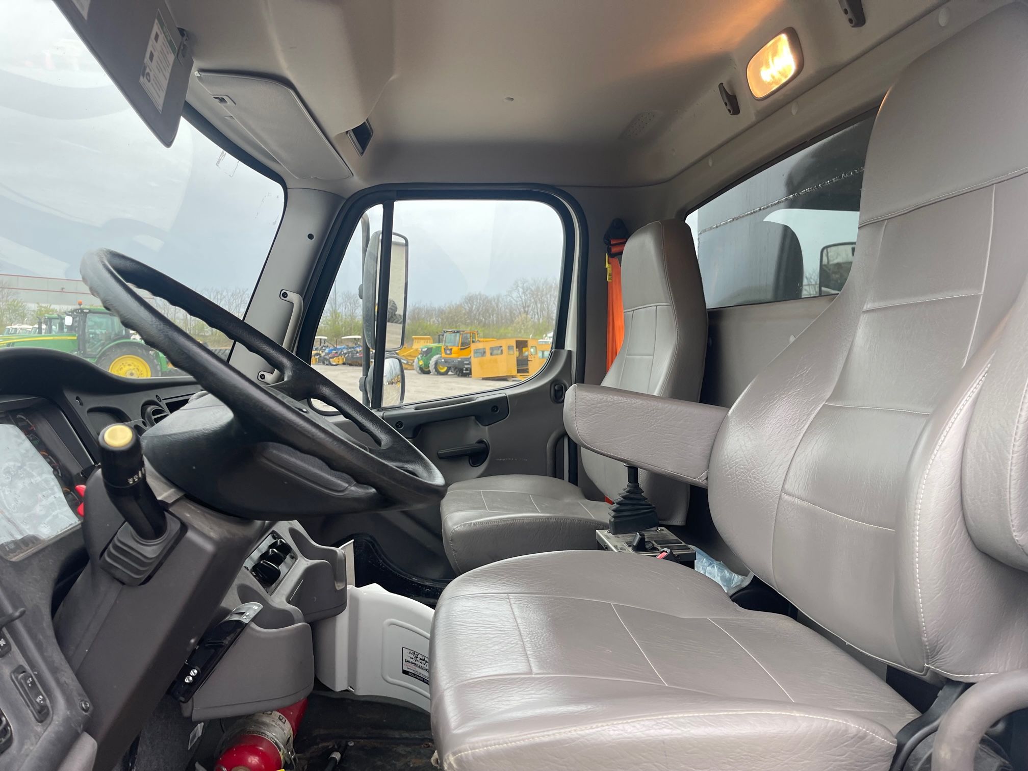 2021 FREIGHTLINER M2 106 Photo 5 Thumbnail