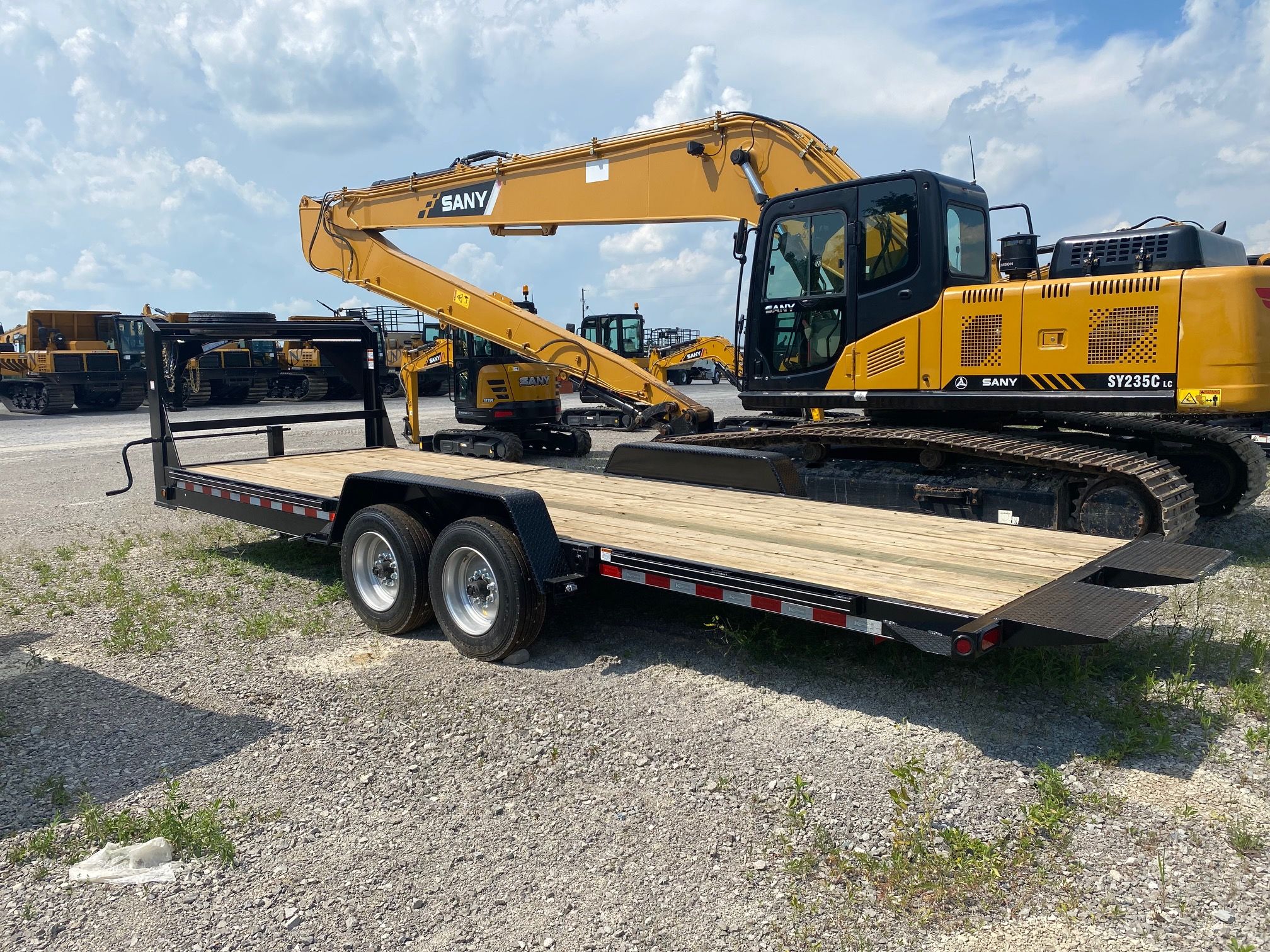 22' TILT GOOSENECK TRAILER Photo 4 Thumbnail