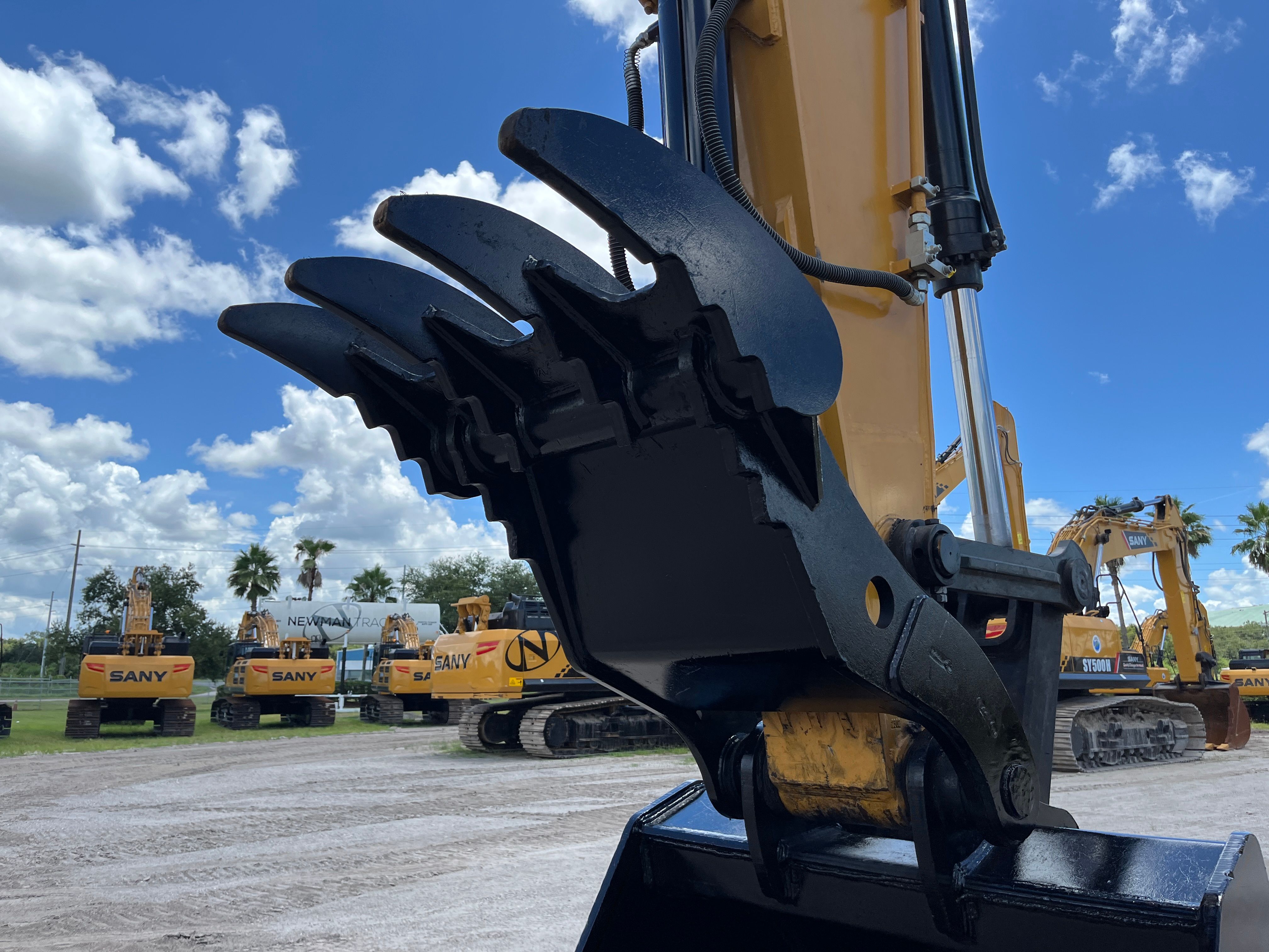 THUMB FOR SY365C (NO QUICK COUPLER) Photo 2 Thumbnail