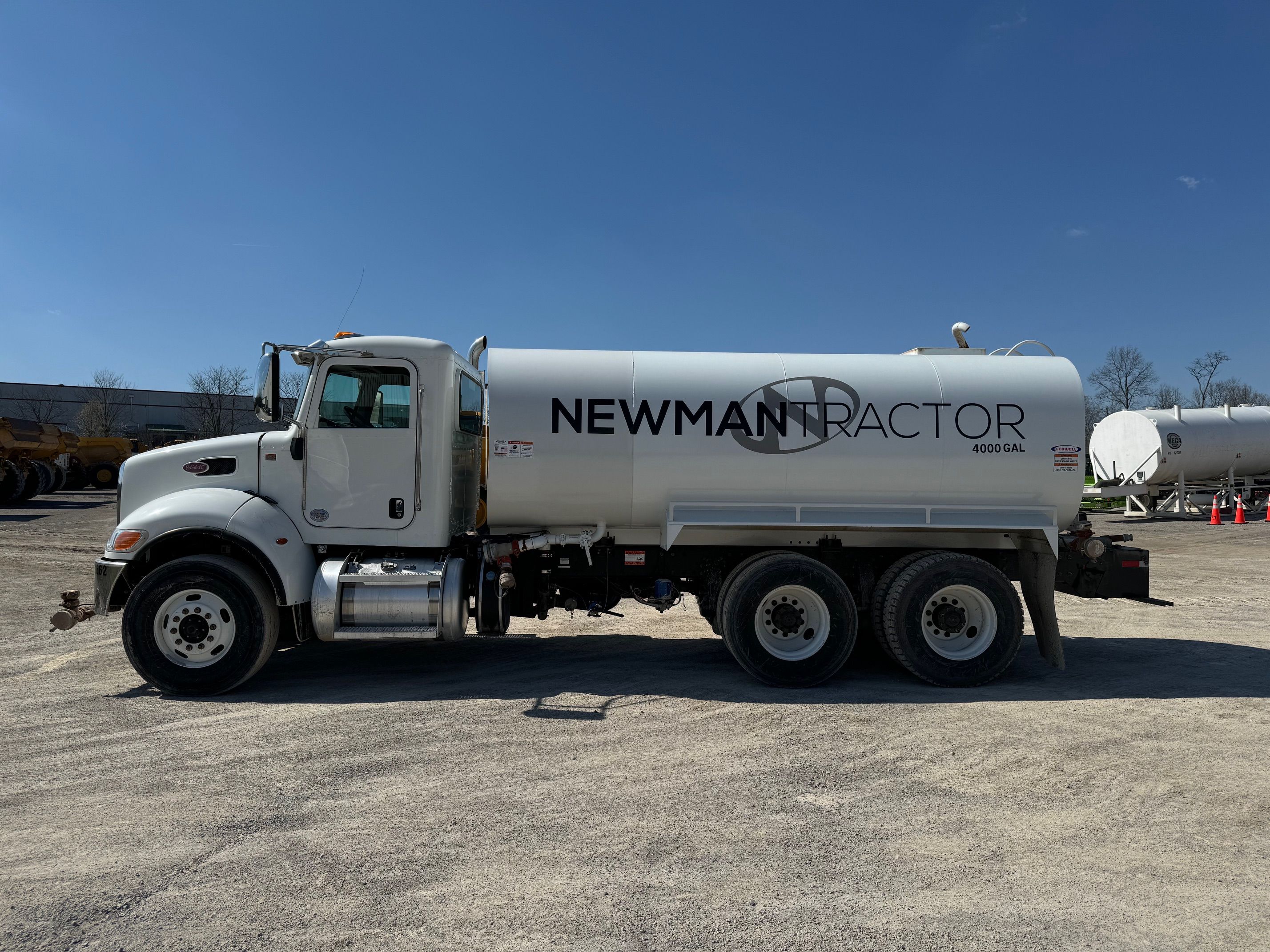 2022 PETERBILT 348 WATER Photo 2 Thumbnail