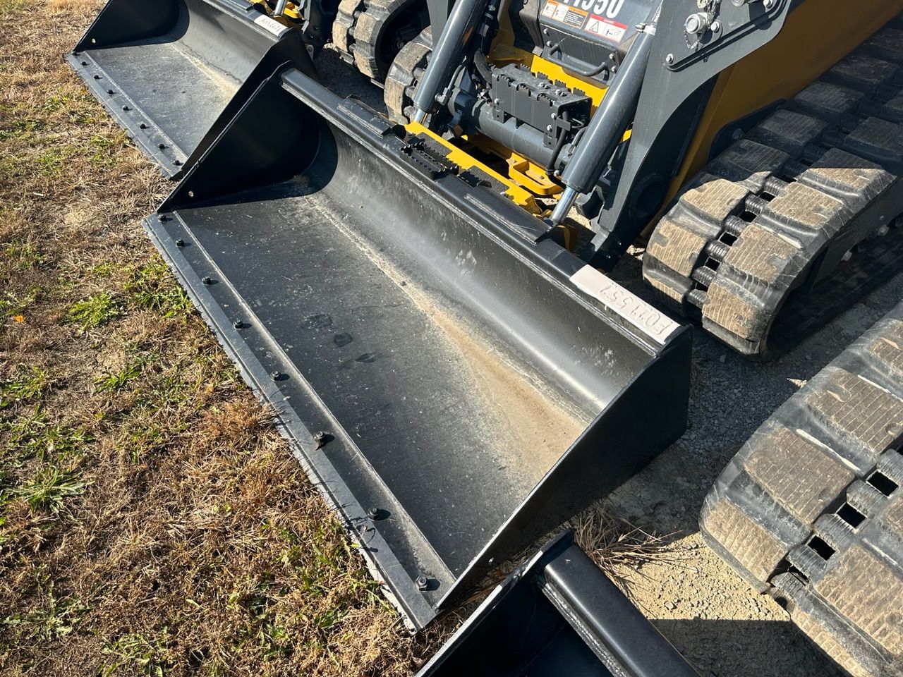 84" BUCKET FOR 333P Photo 1 Thumbnail