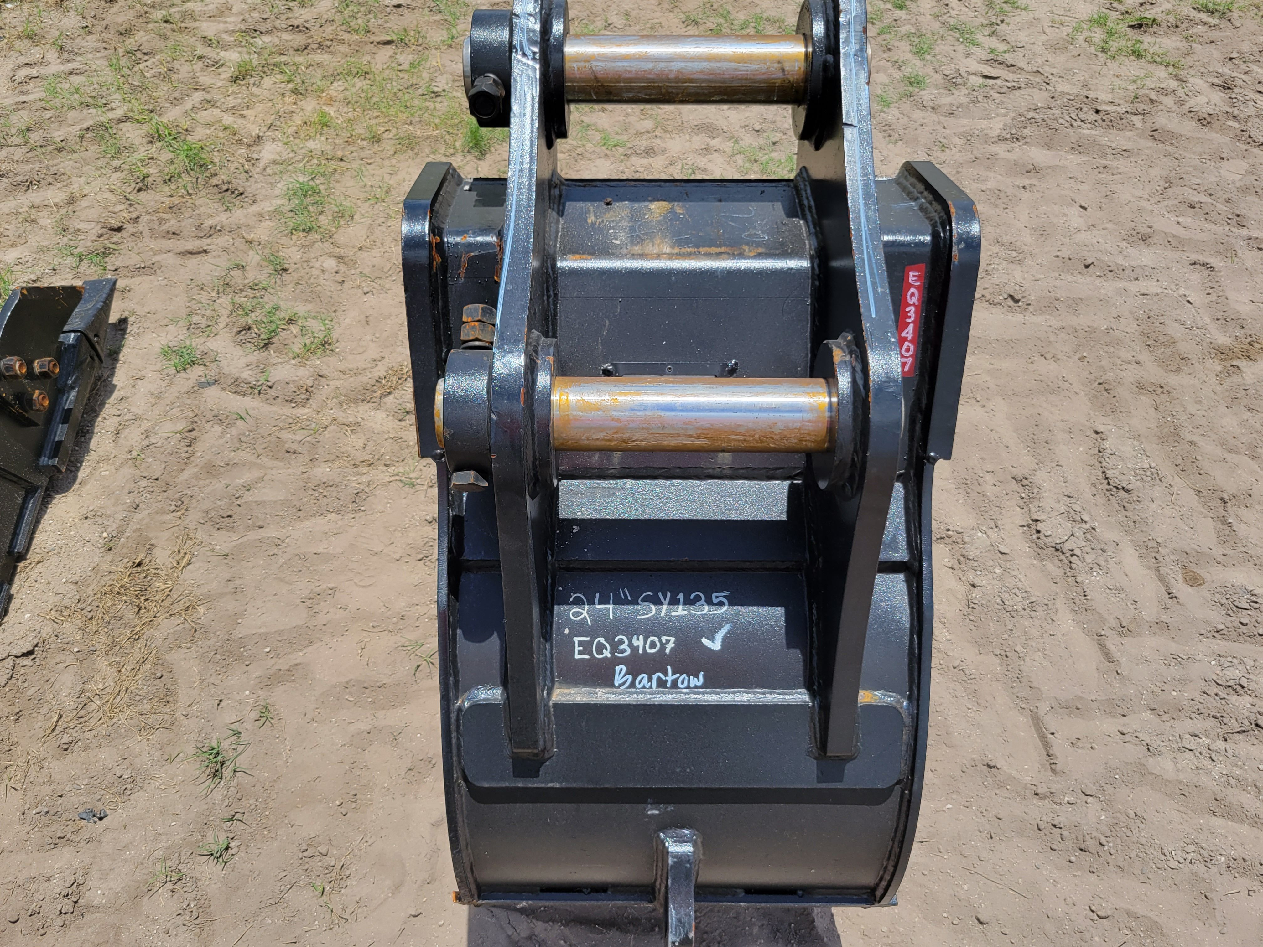 24" EXCAVATOR DIGGING BUCKET FOR SY135C Photo 3 Thumbnail