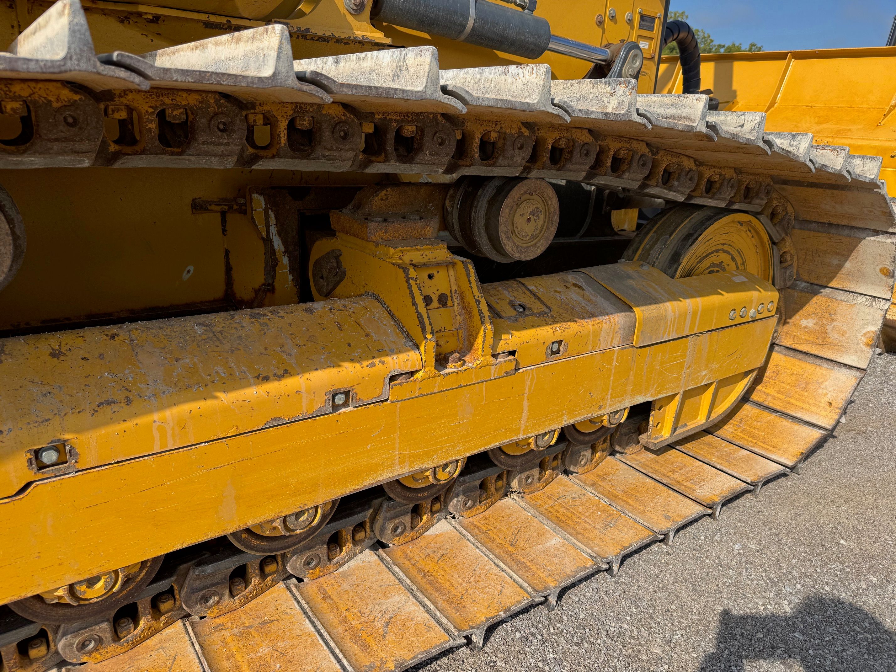 2022 JOHN DEERE 700L LGP Photo 6 Thumbnail