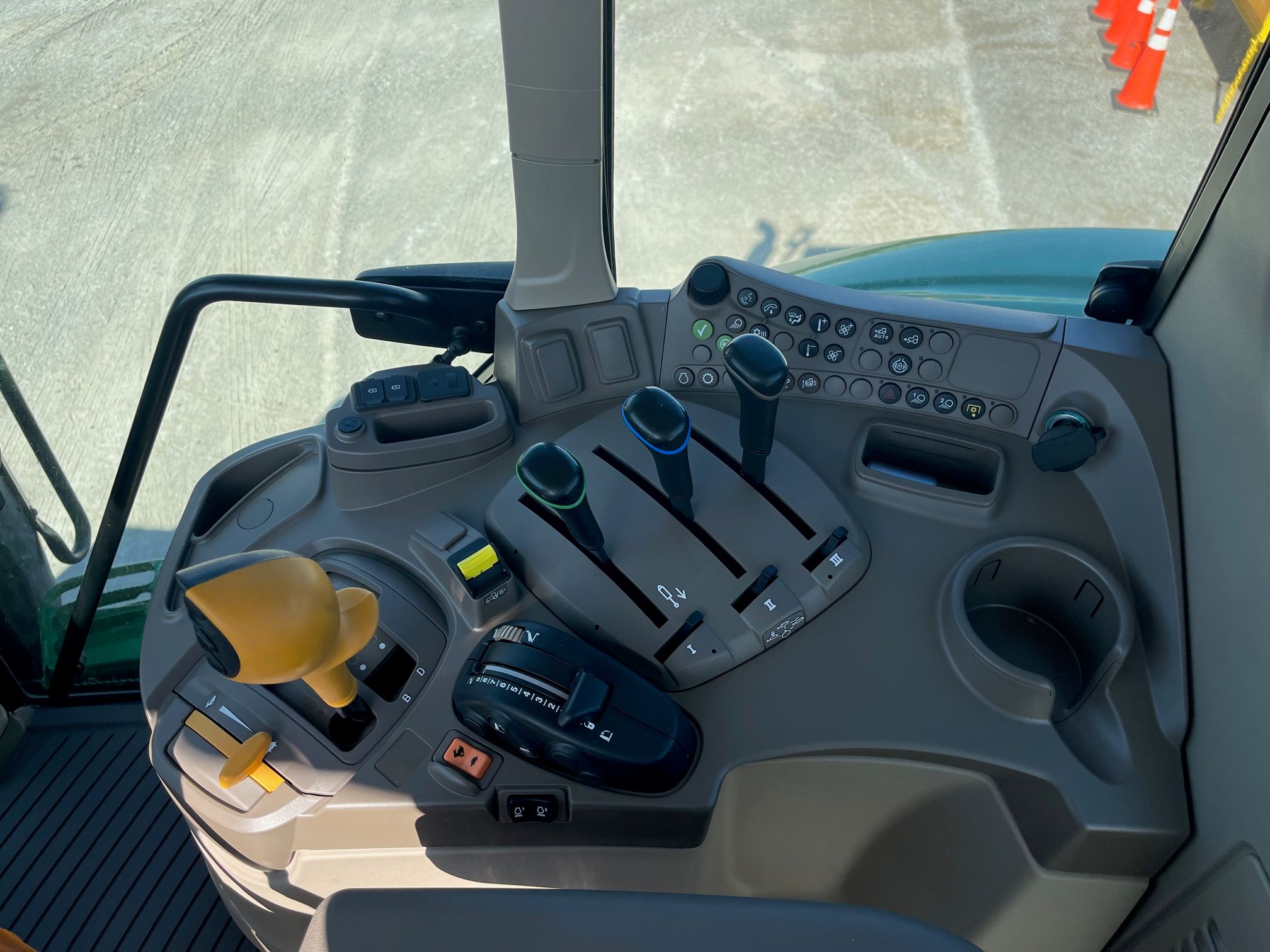 2022 JOHN DEERE 6175M Photo 6 Thumbnail