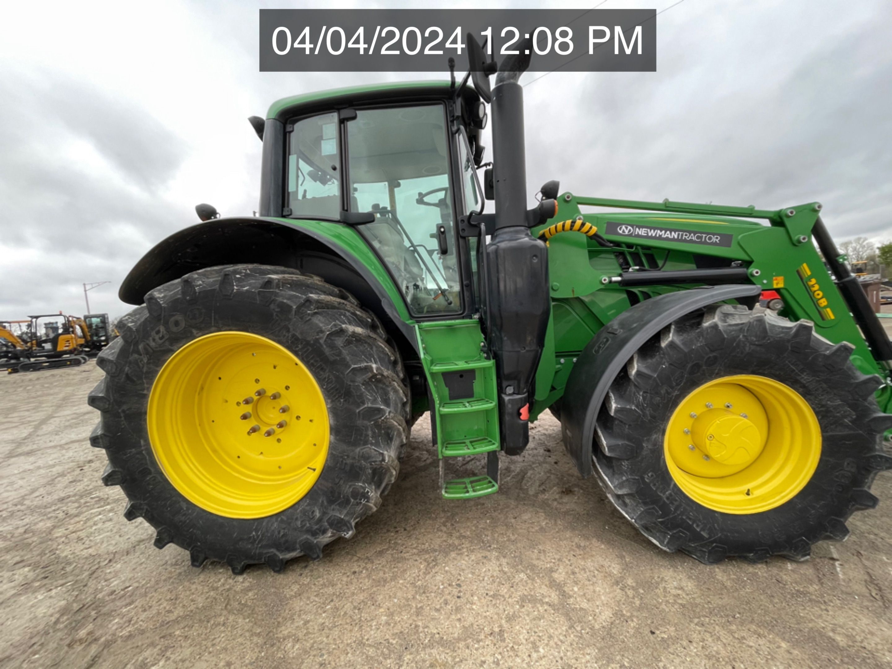 2017 JOHN DEERE 6195M Photo 11 Thumbnail