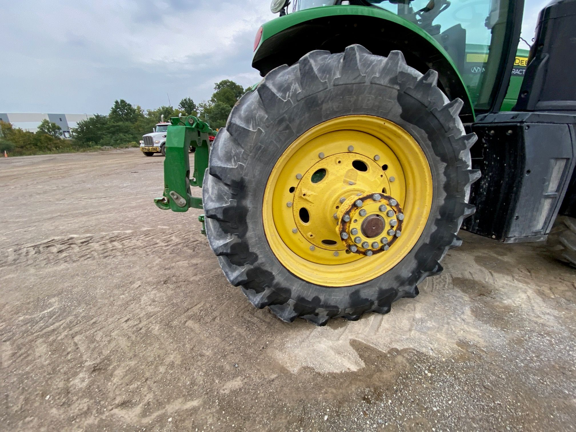 2015 JOHN DEERE 8345R Photo 8 Thumbnail