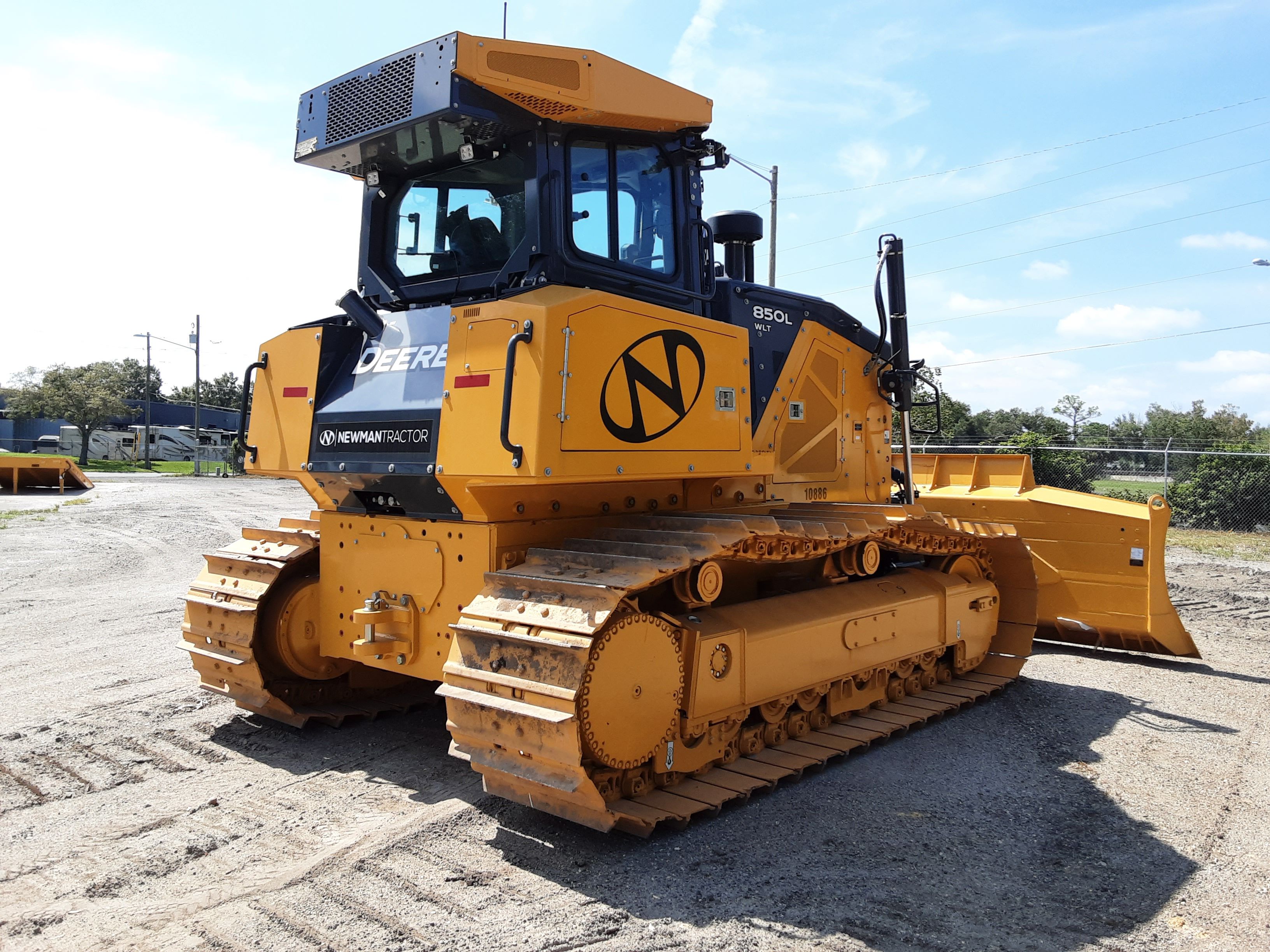 2023 JOHN DEERE 850L WLT Photo 4 Thumbnail