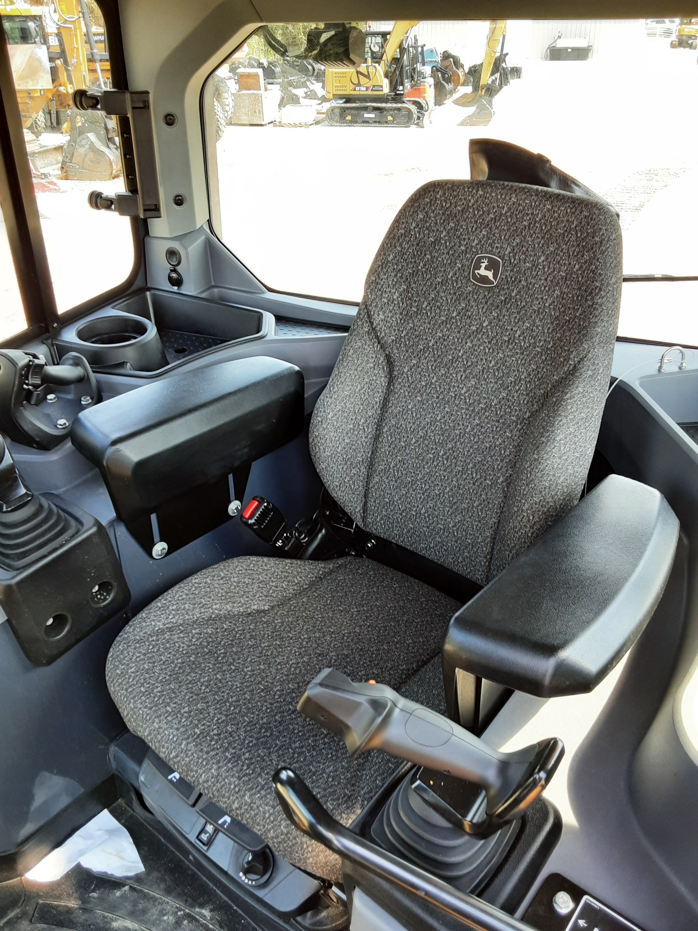 2023 JOHN DEERE 850L WLT Photo 8 Thumbnail