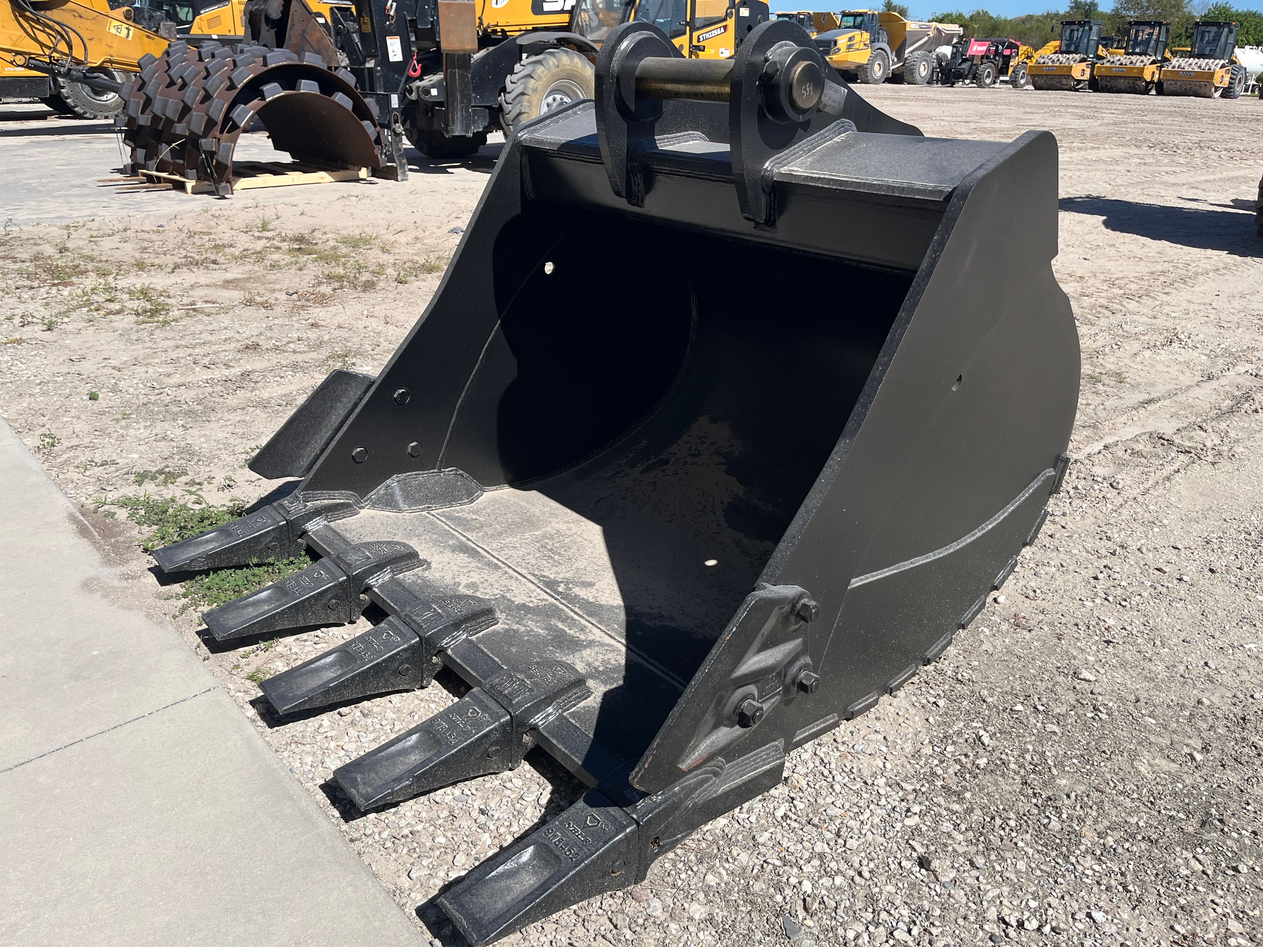 60" BUCKET FOR SY365C Photo 1 Thumbnail