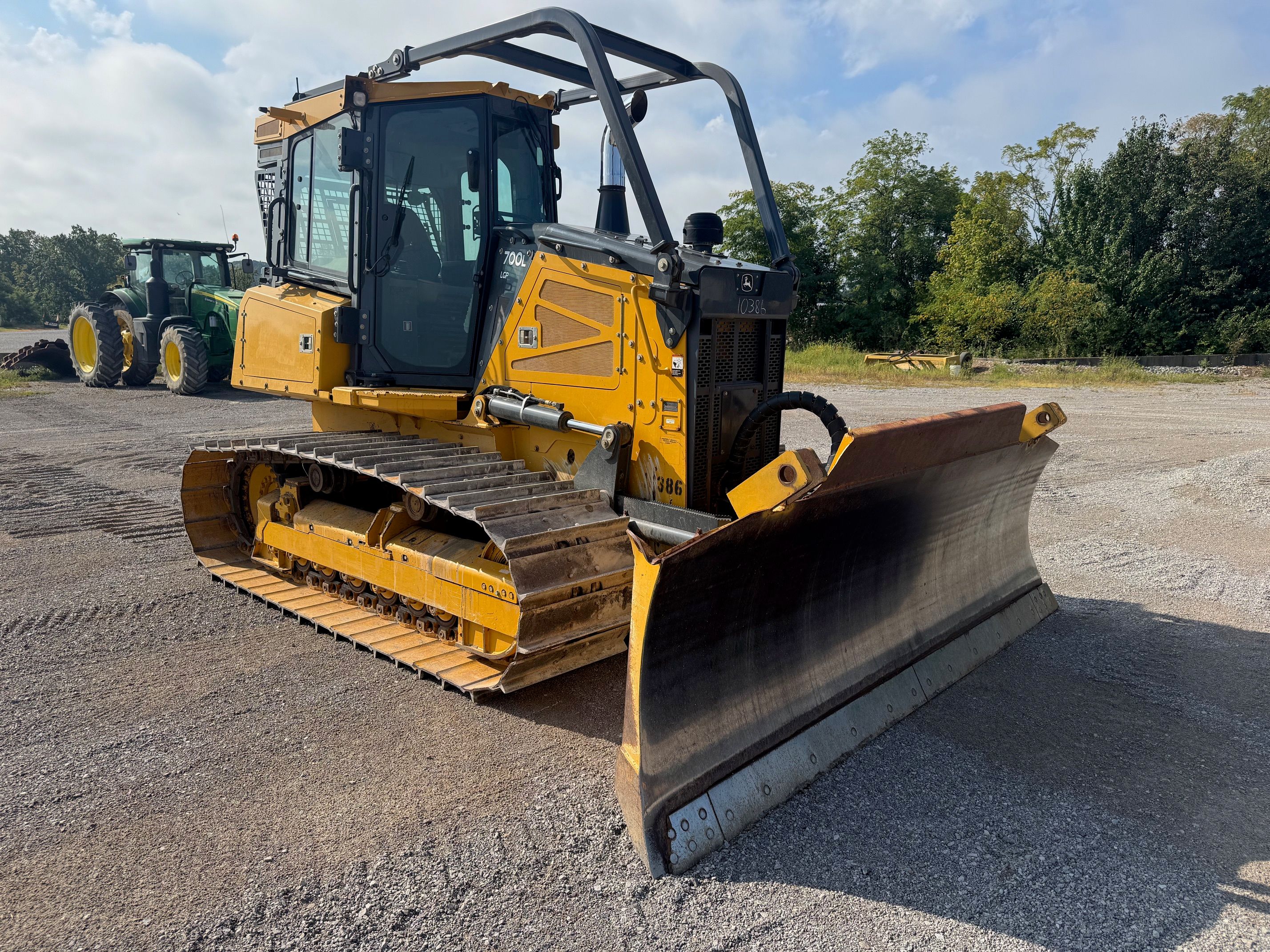 2022 JOHN DEERE 700L LGP Photo 4 Thumbnail