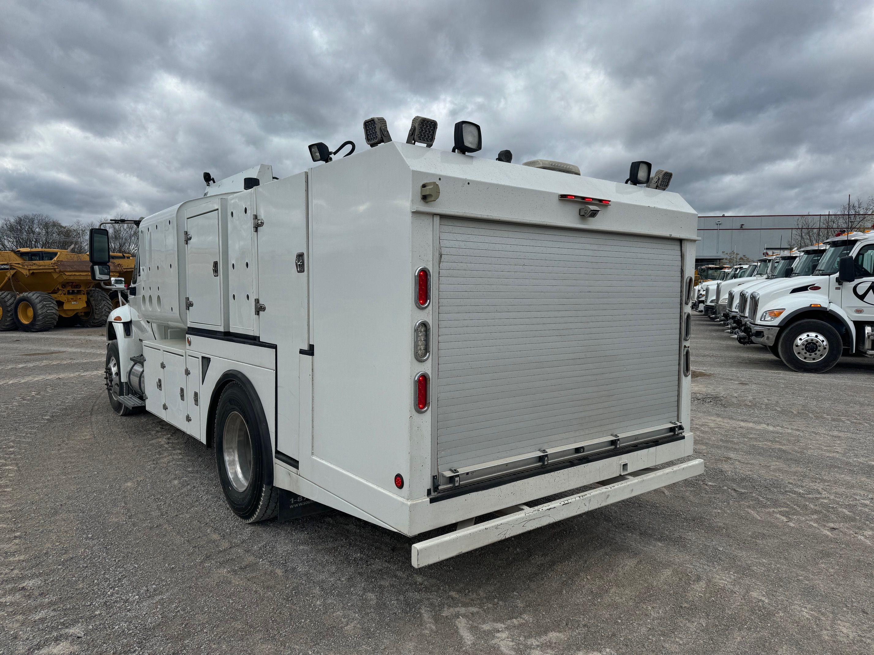 2015 INTERNATIONAL 4400 FUEL AND LUBE Photo 3 Thumbnail