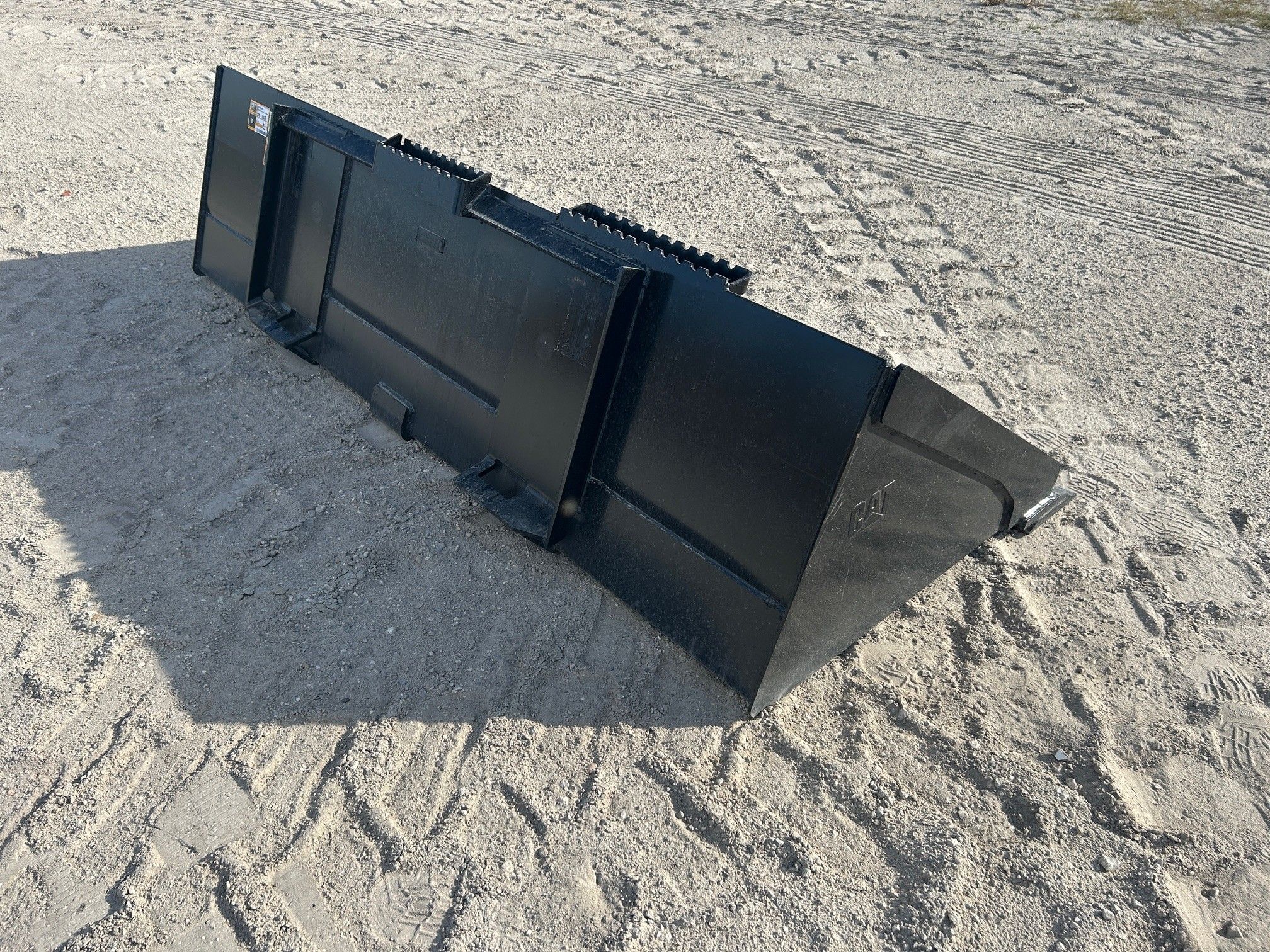 CAT 299D3 80" Skid Steer Bucket Photo 3 Thumbnail