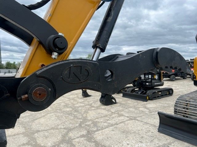 THUMB FOR SY135C (FOR USE W/ QUICK COUPLER) Photo 2 Thumbnail