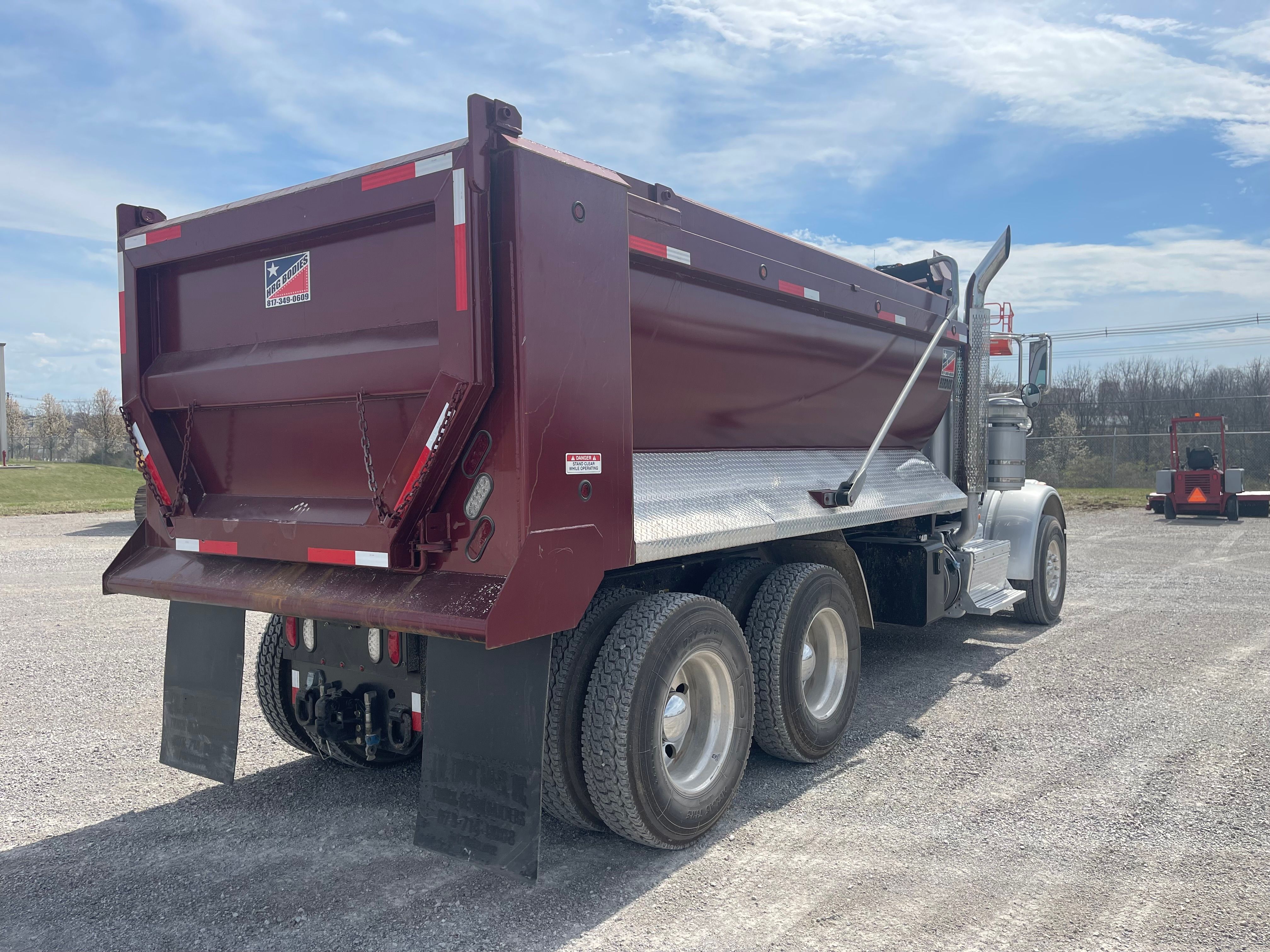 2014 PETERBILT 367 DUMP Photo 3 Thumbnail