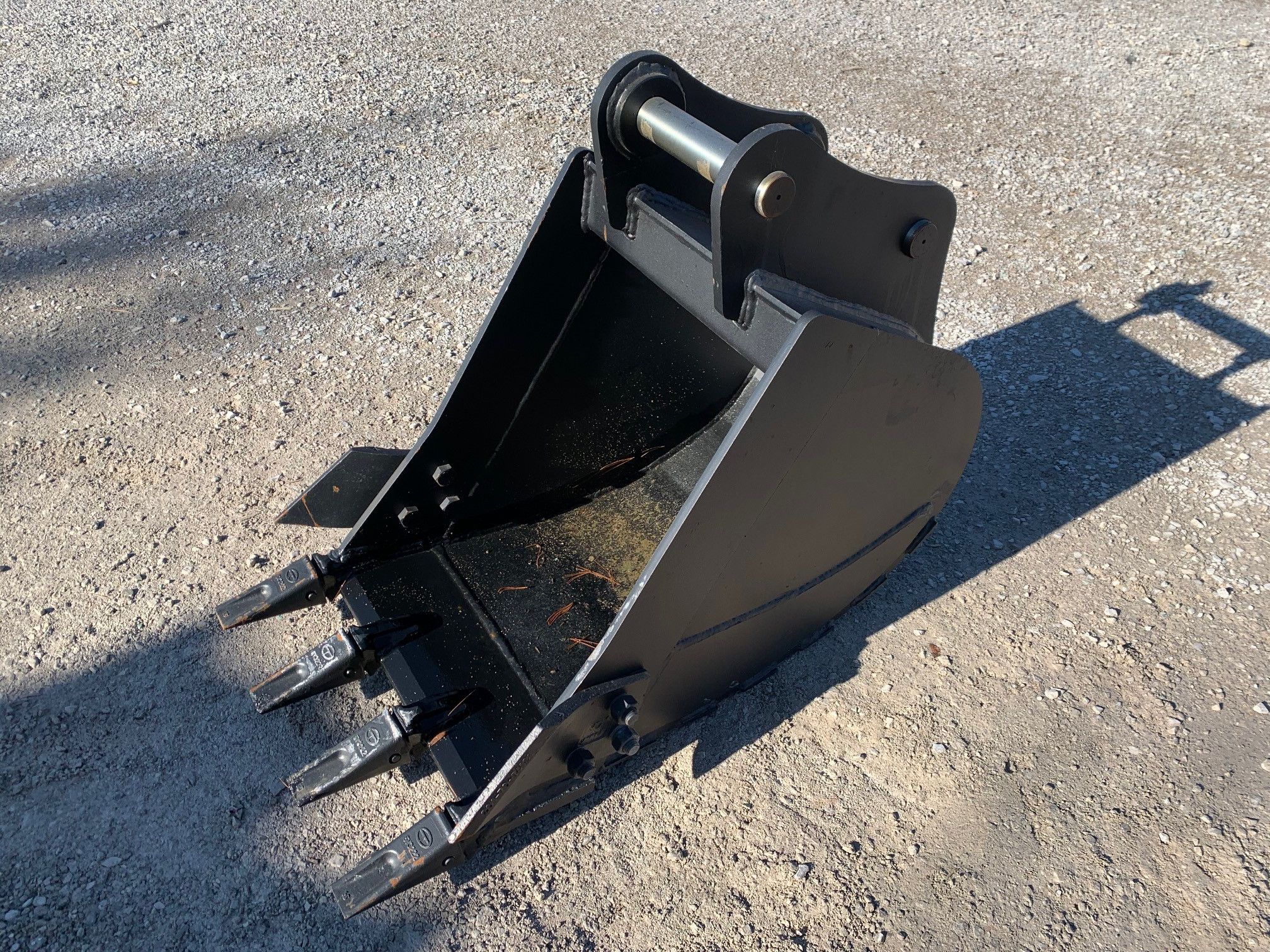 24" BUCKET FOR SY95C Photo 4 Thumbnail