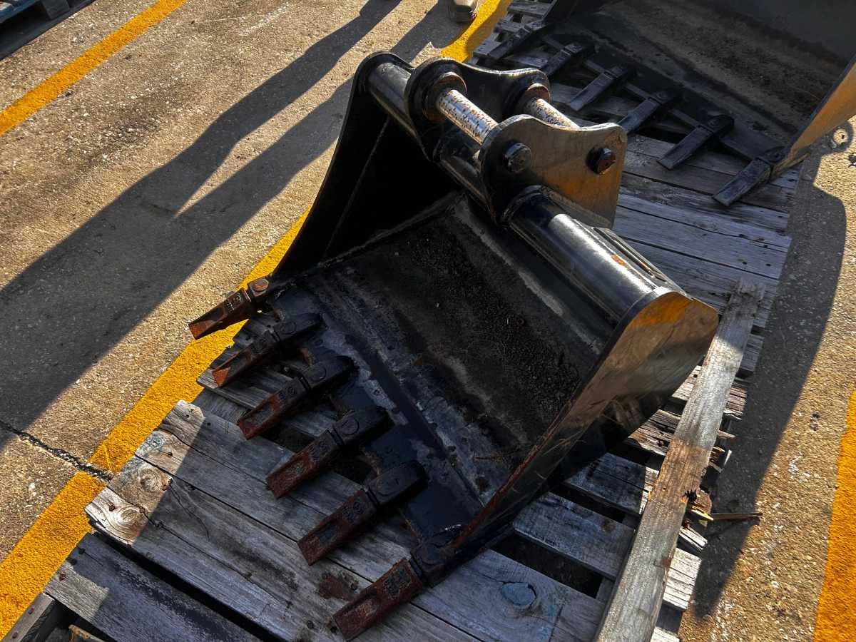 30" BUCKET FOR SY35U Photo 1