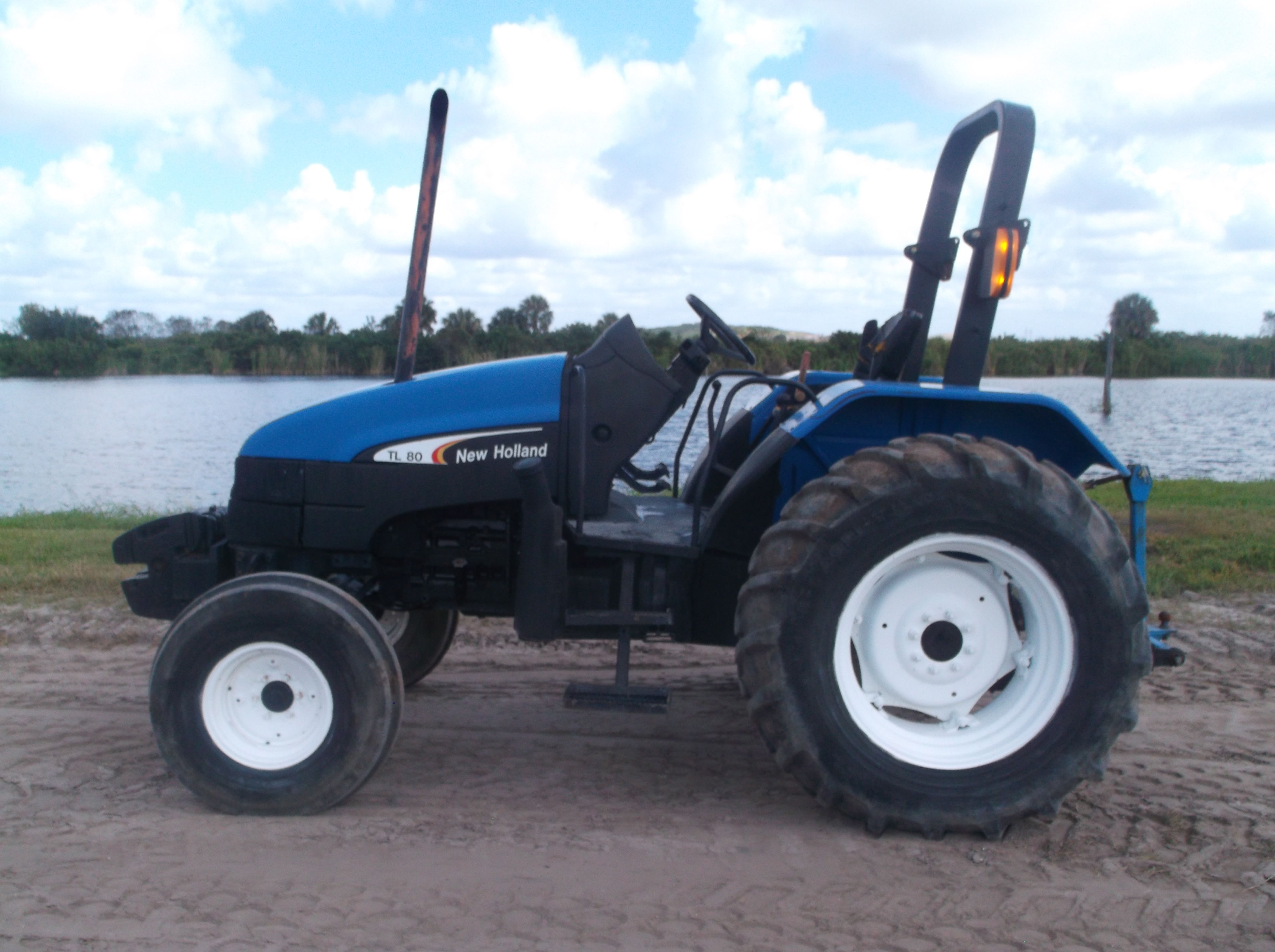 2003 NEW HOLLAND TL80 Photo 2 Thumbnail