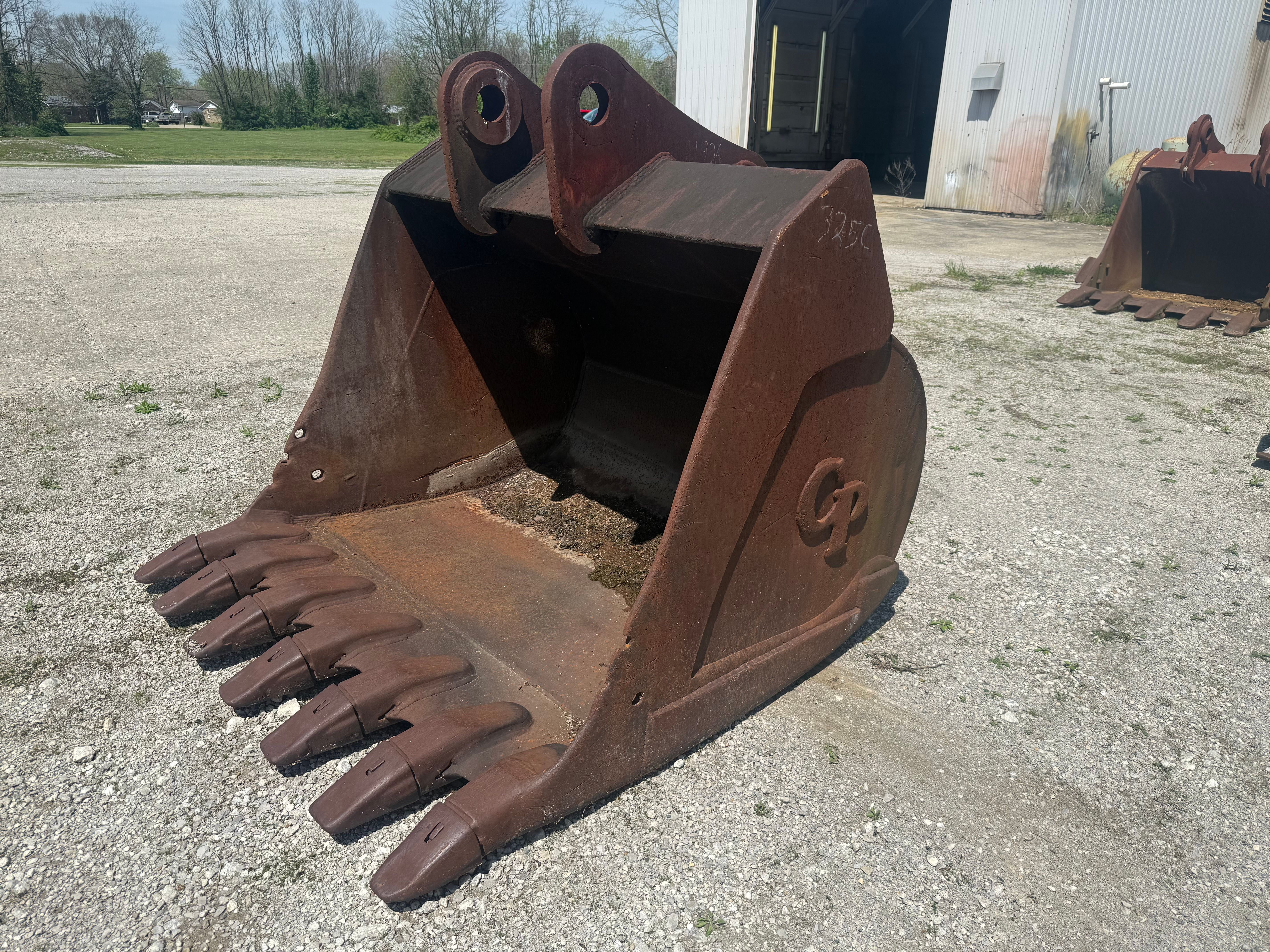 60" BUCKET FOR CAT 325C Photo 1 Thumbnail