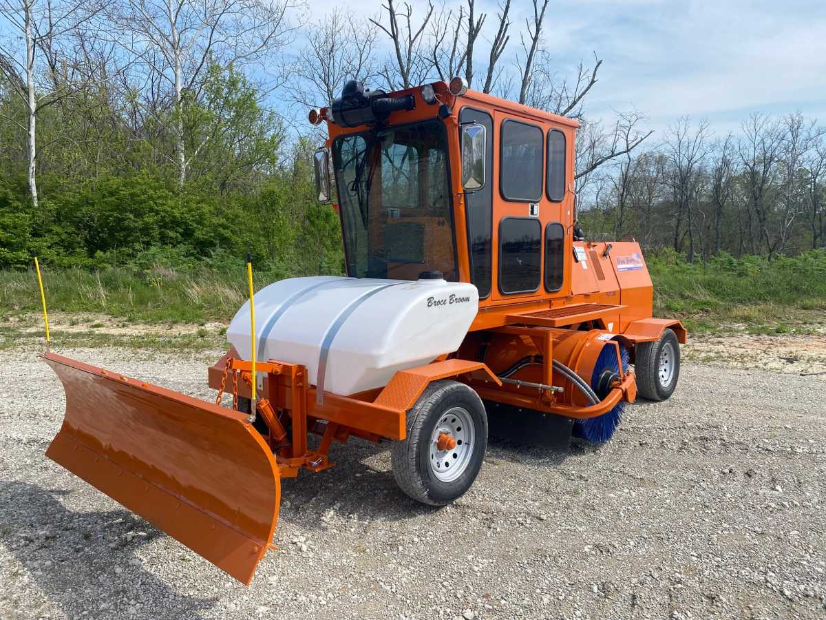 2022 BROCE BROCE RJT350 4 WHEEL 8' BROOM Photo 1