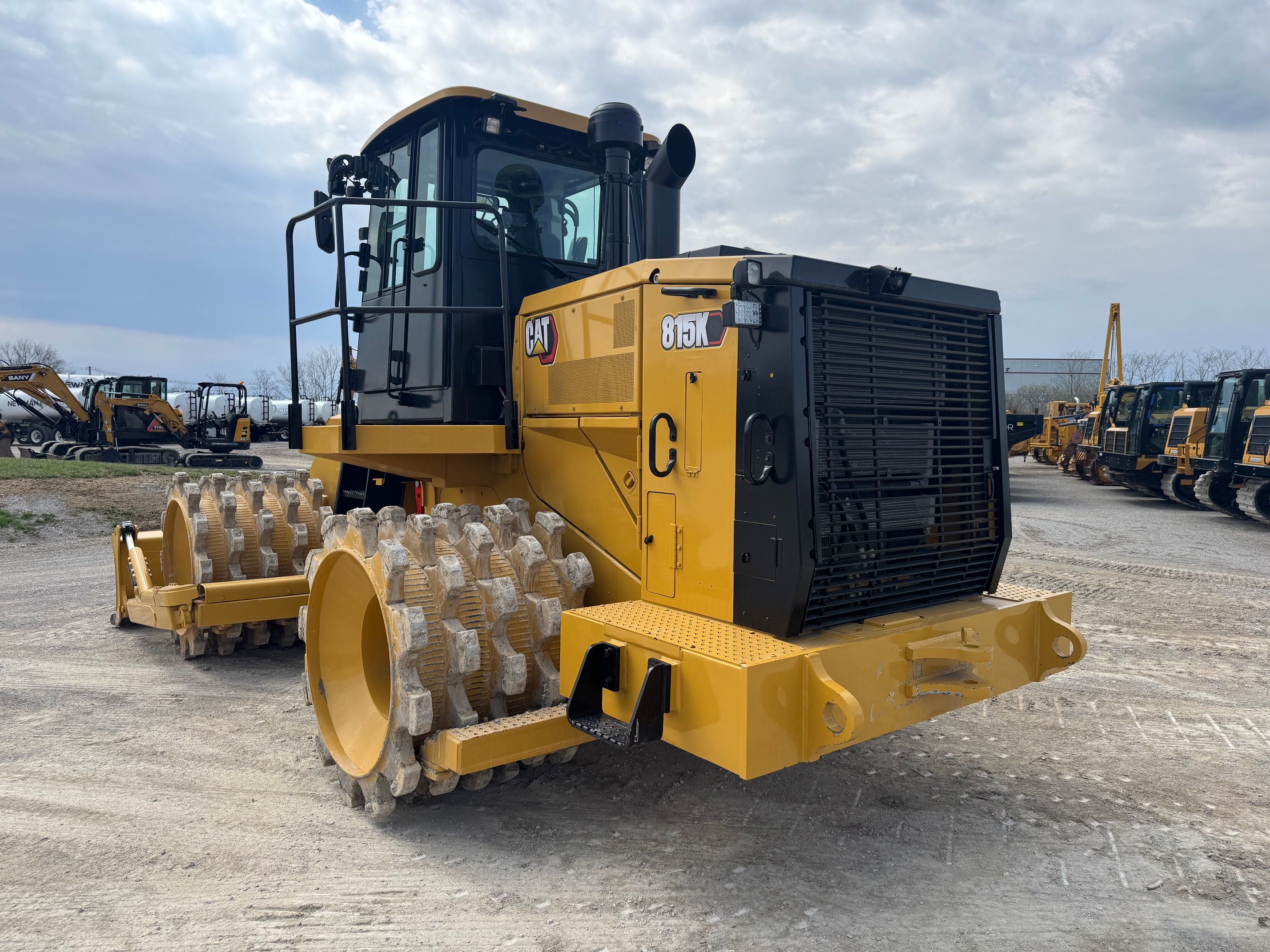 2019 CAT 815K Photo 3 Thumbnail