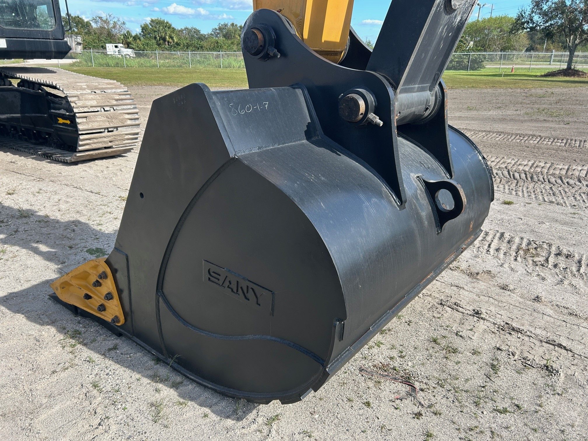 72" BUCKET FOR SY500H Photo 3 Thumbnail