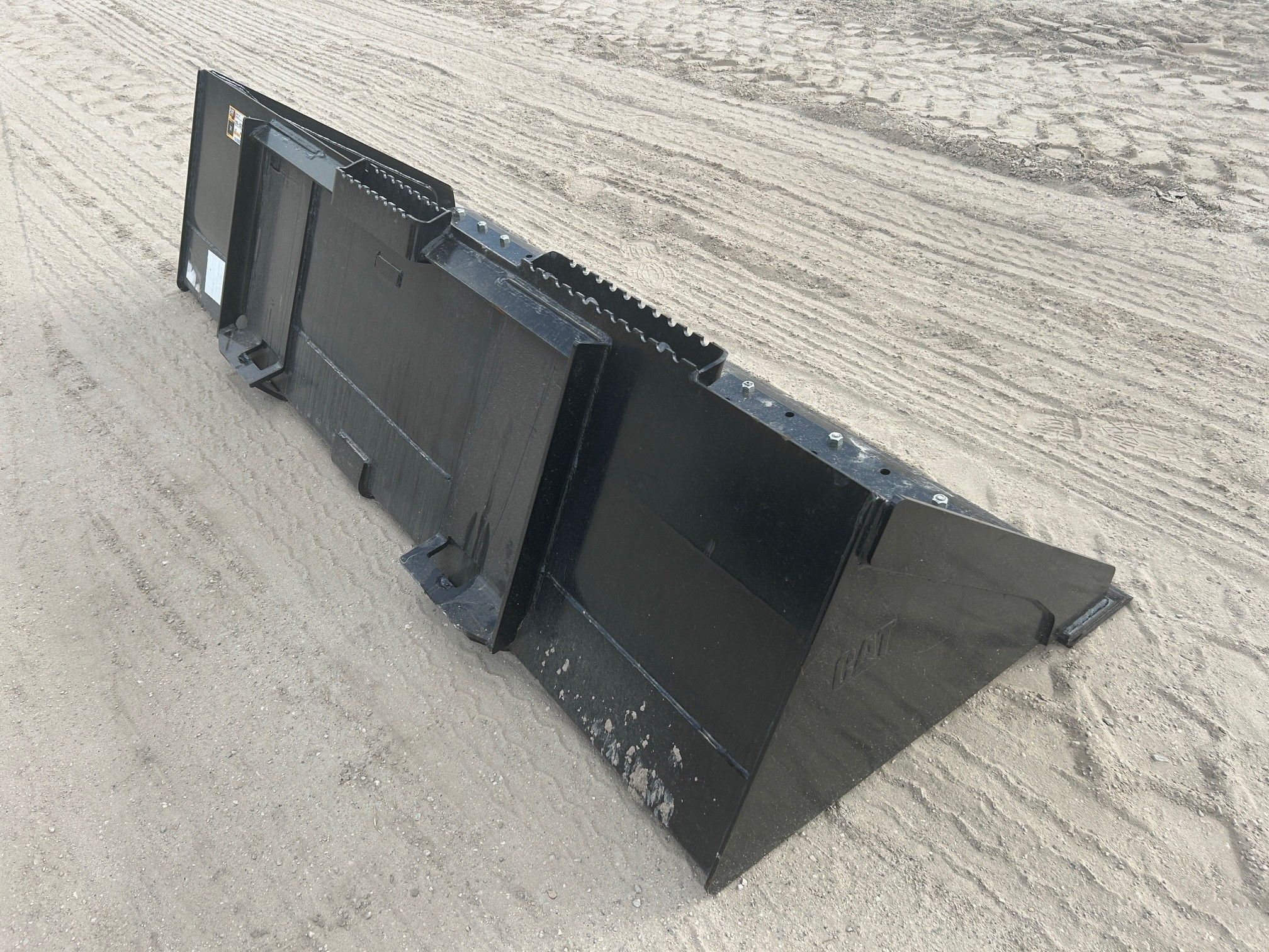 CAT 299D3 80" Skid Steer Bucket Photo 3 Thumbnail