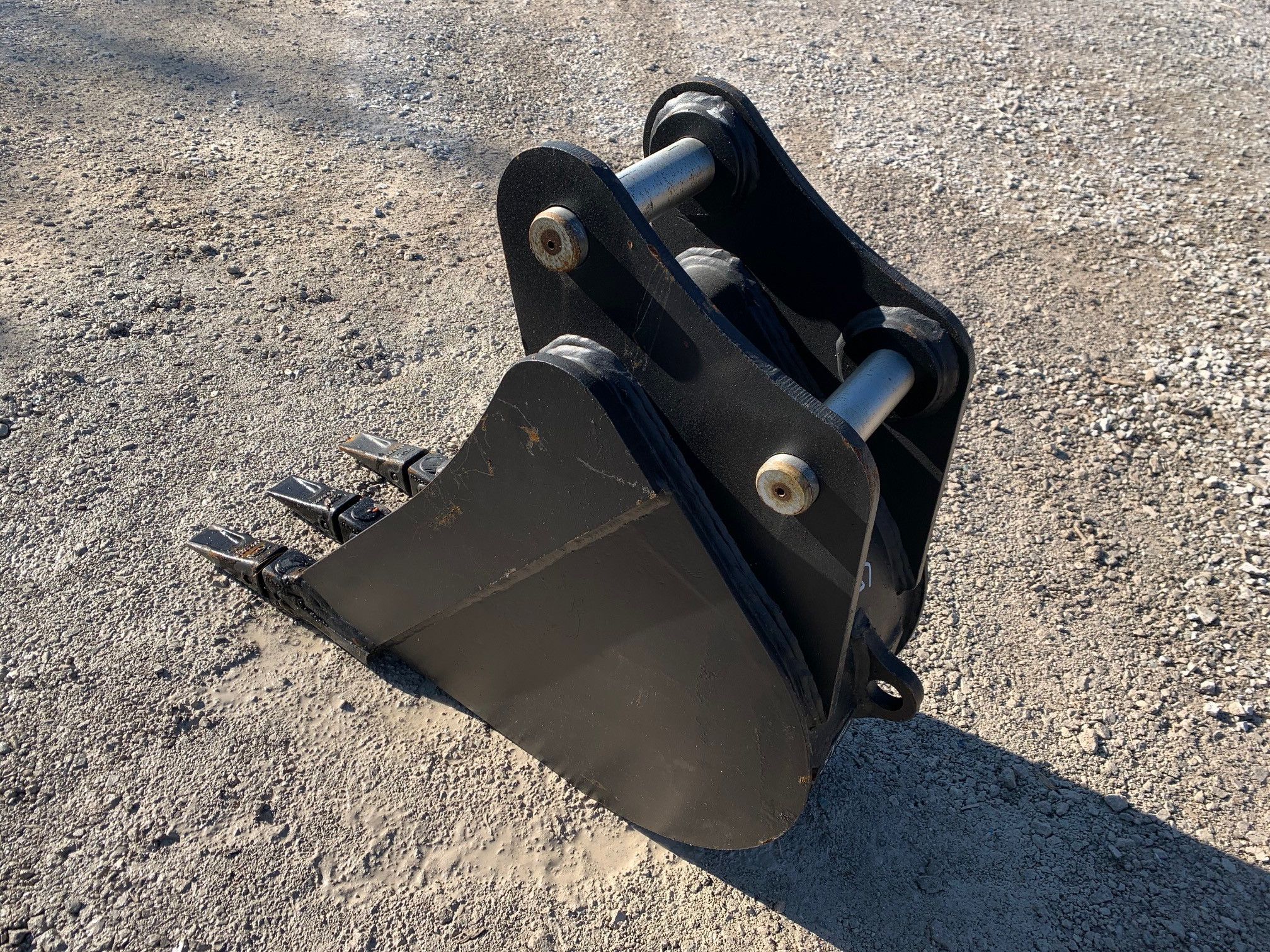 12" BUCKET FOR SY50U Photo 1 Thumbnail