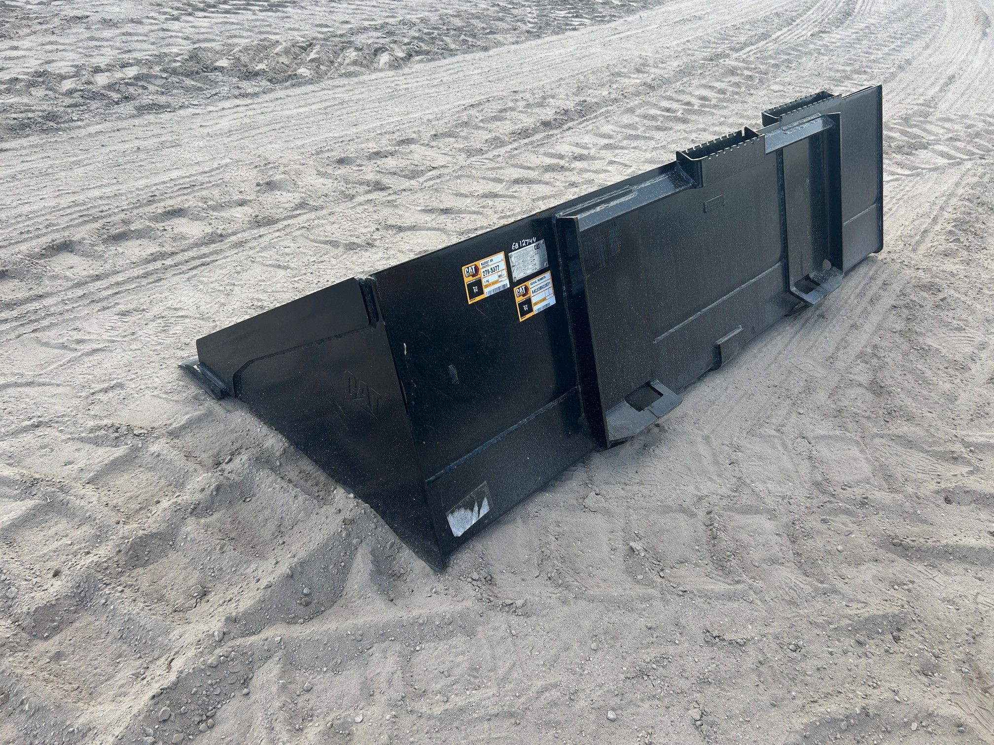 CAT 299D3 80" Skid Steer Bucket Photo 2 Thumbnail