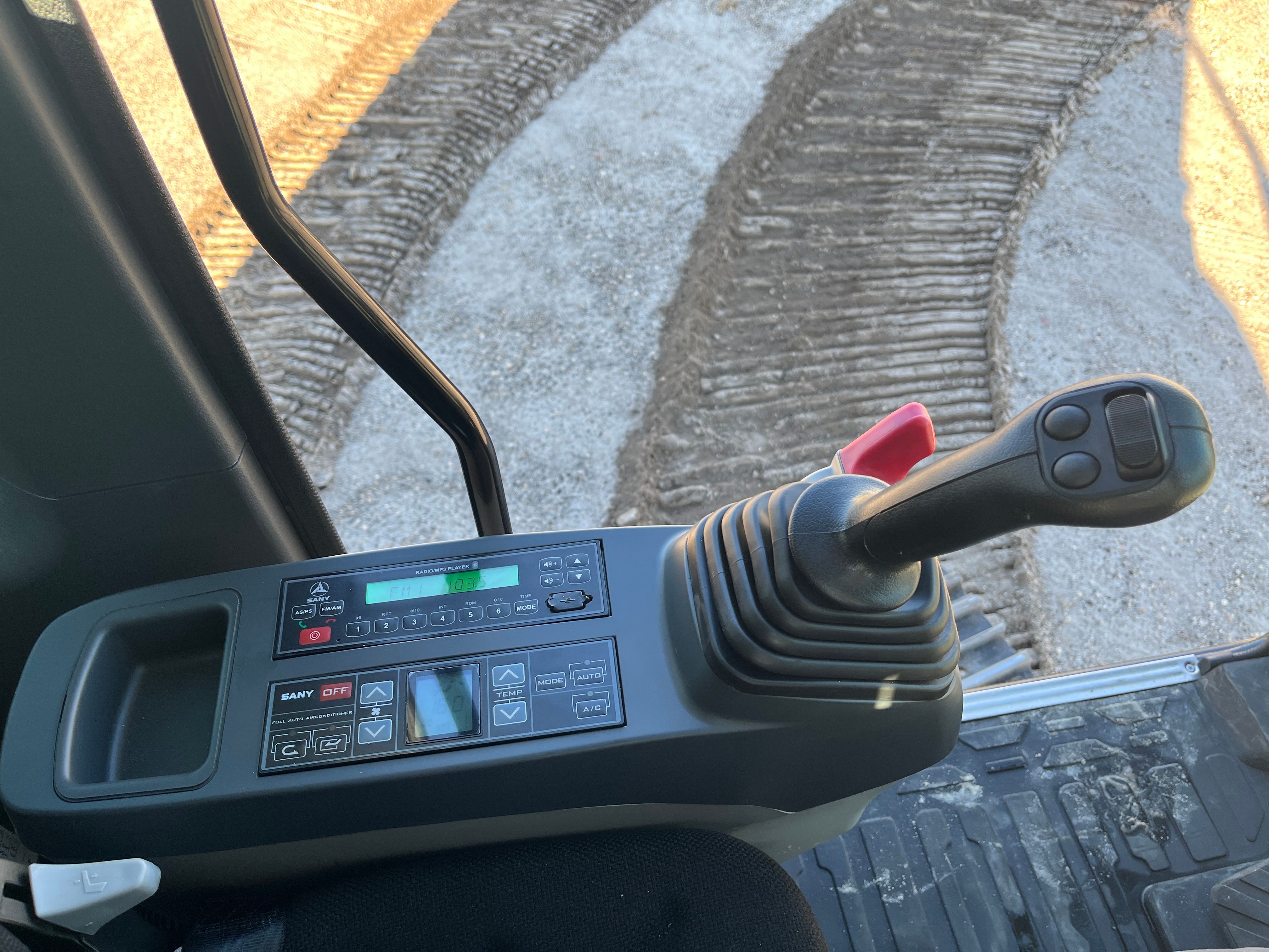 2025 SANY SY135C Photo 8 Thumbnail