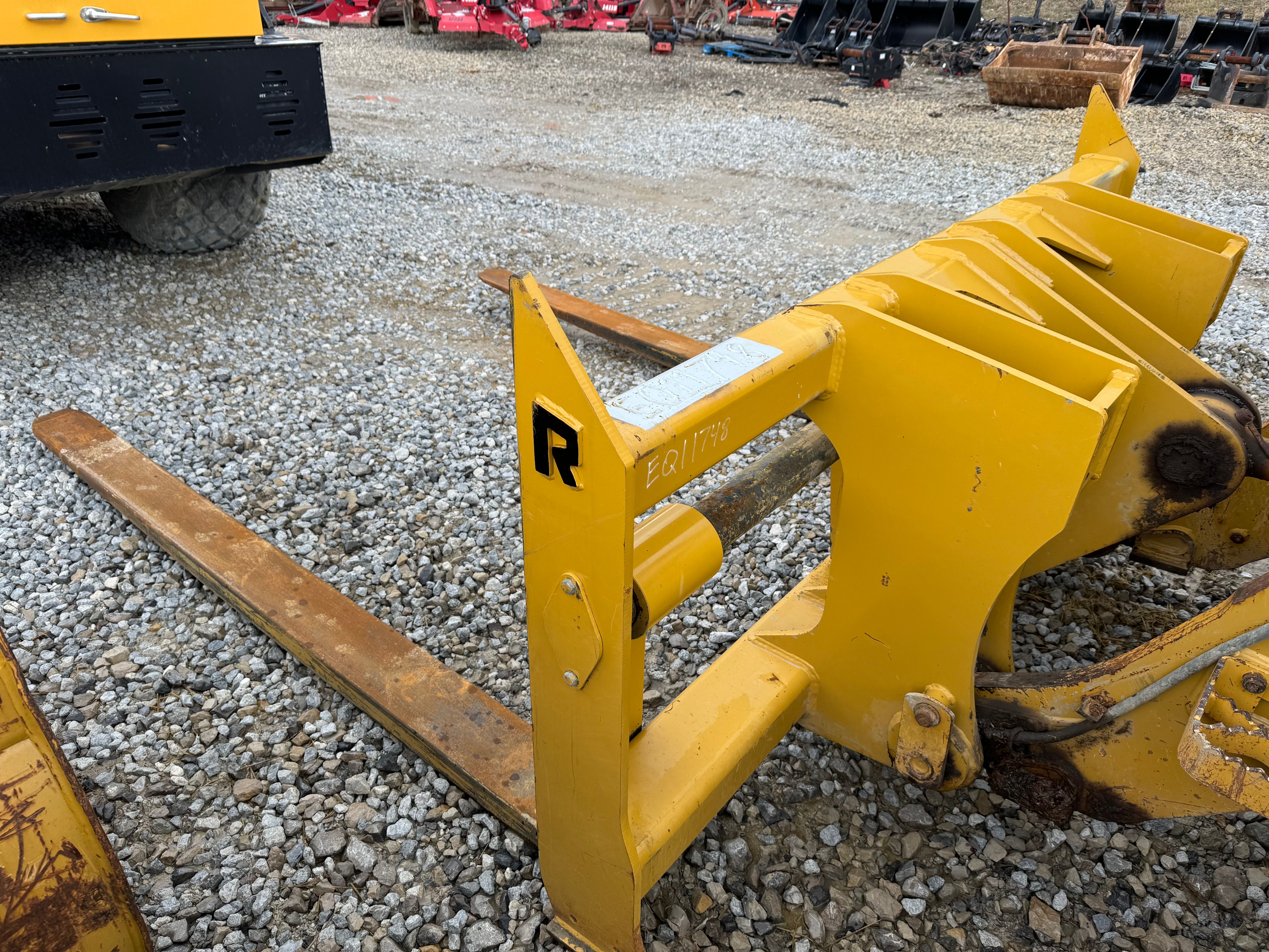 96" PIN ON FORKS FOR 963K Photo 2 Thumbnail