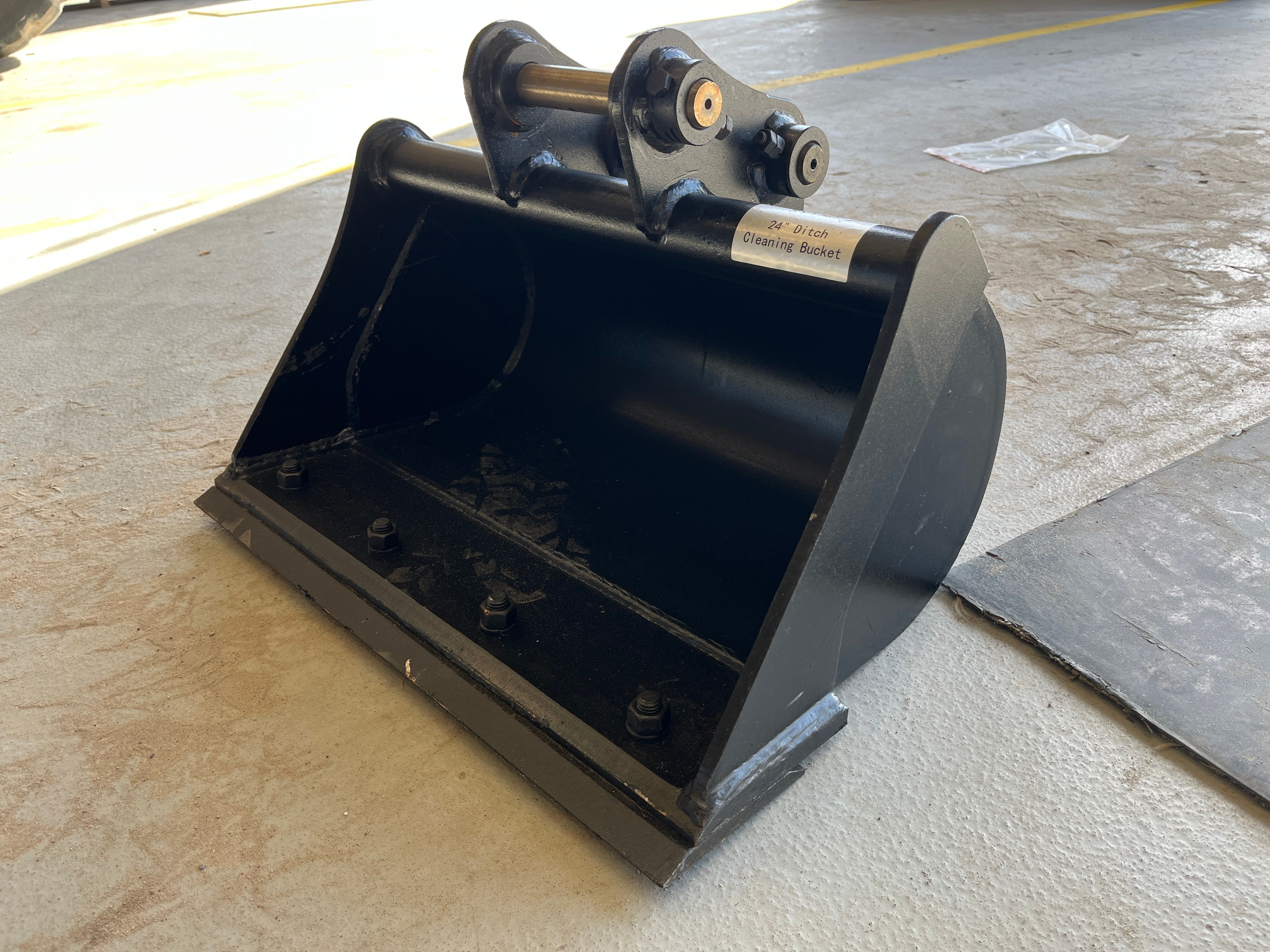 24" DC BUCKET FOR SY16C Photo 1 Thumbnail