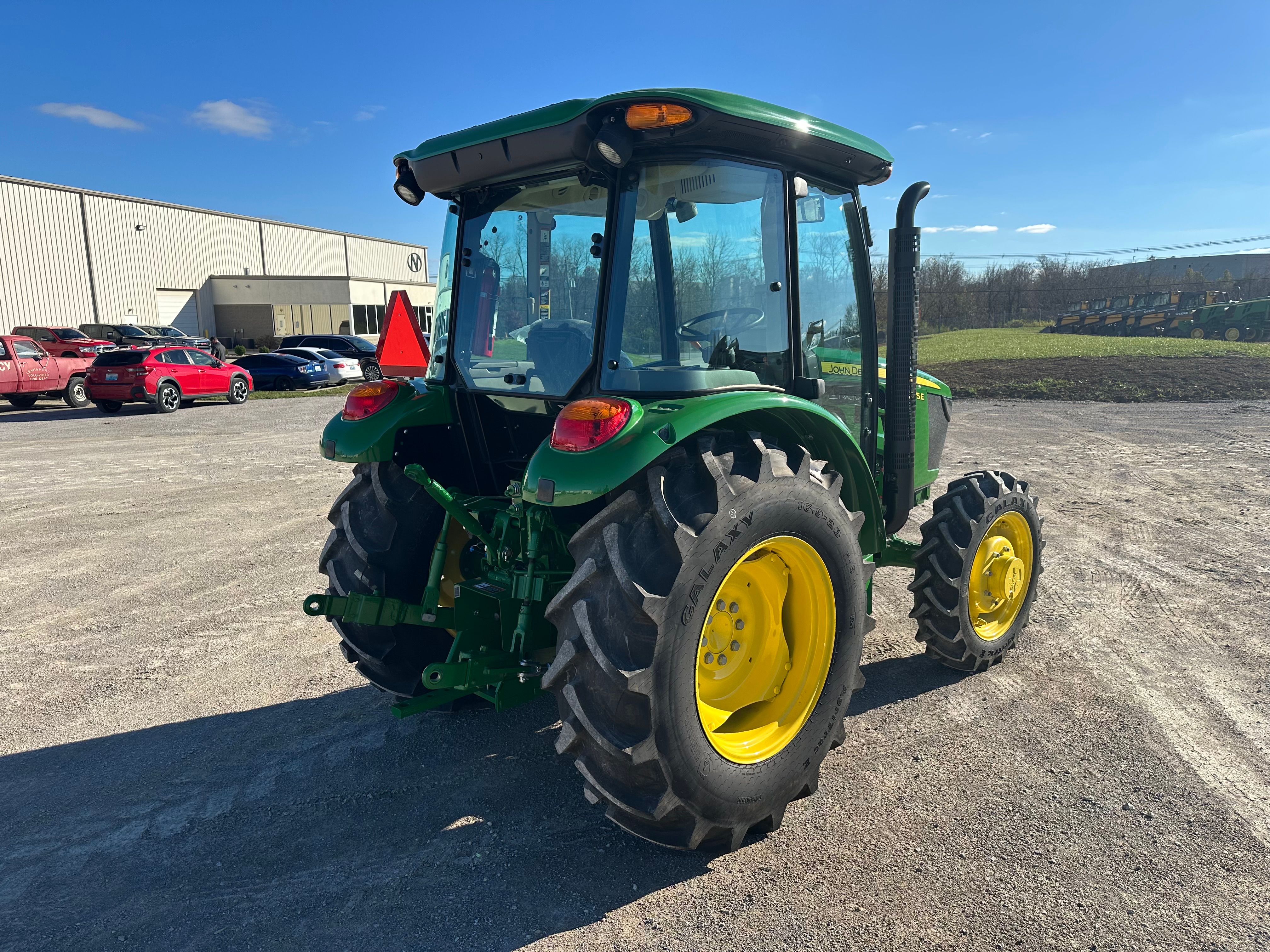 2022 JOHN DEERE 5075E Photo 5 Thumbnail