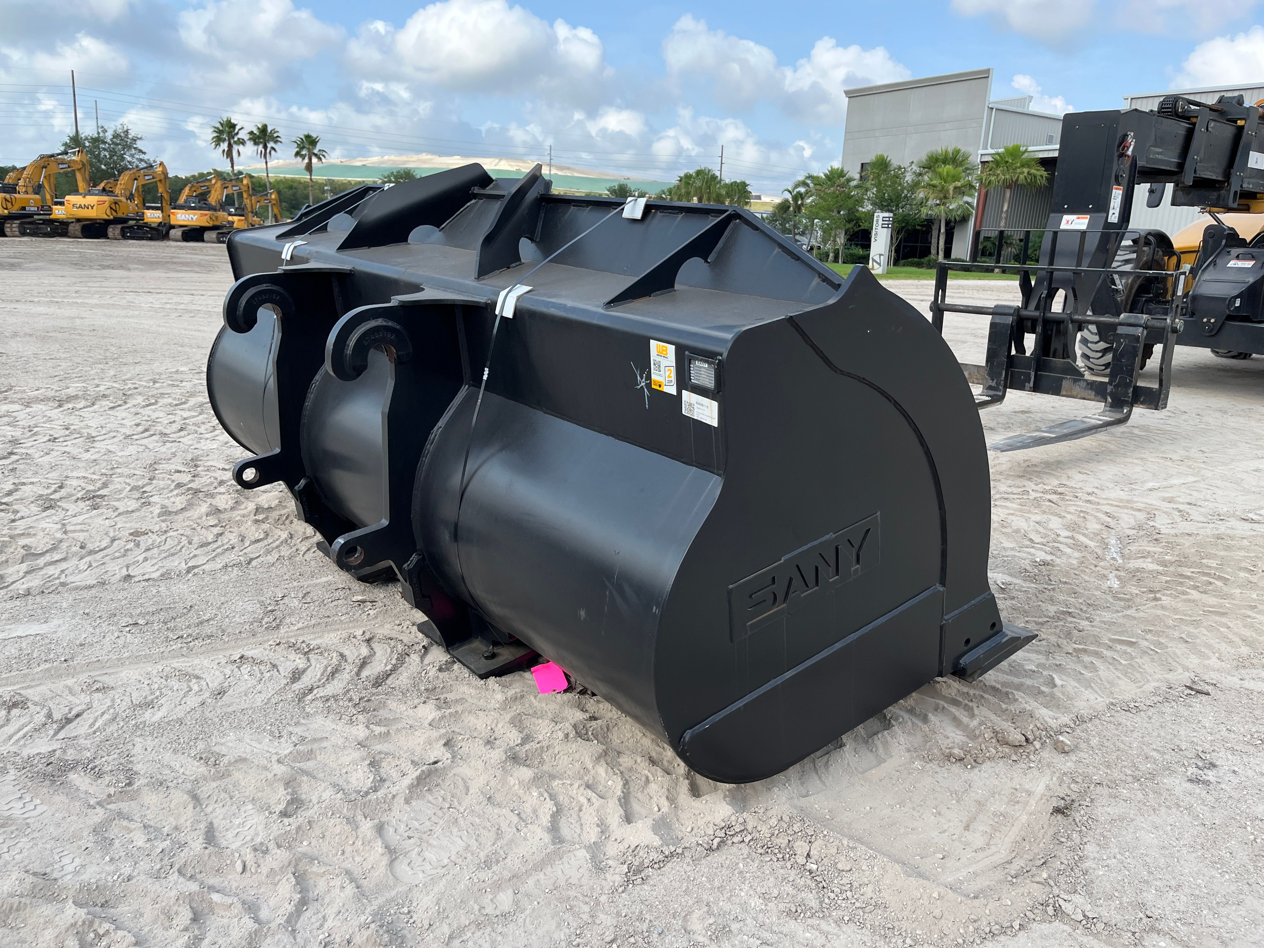 SANY SW405K WHEEL LOADER BUCKET Photo 2 Thumbnail