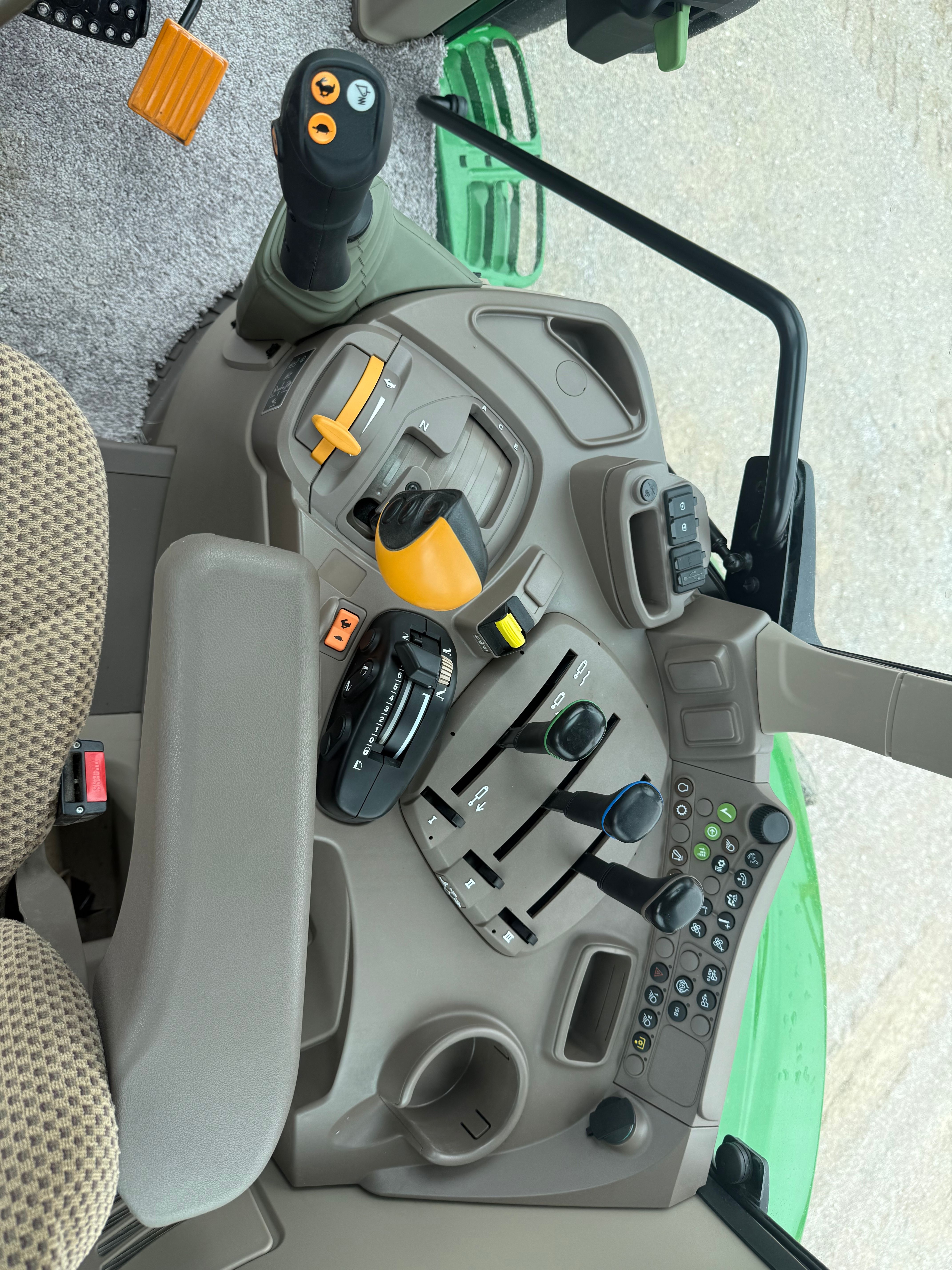 2023 JOHN DEERE 6155M Photo 9 Thumbnail