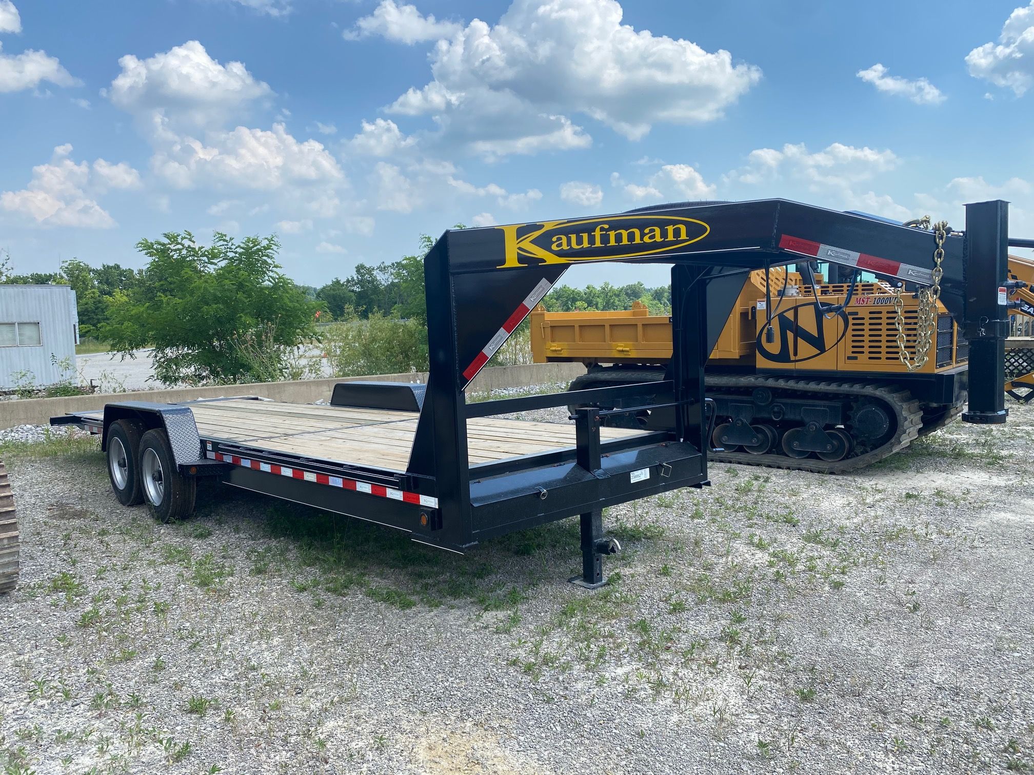 22' TILT GOOSENECK TRAILER Photo 2 Thumbnail