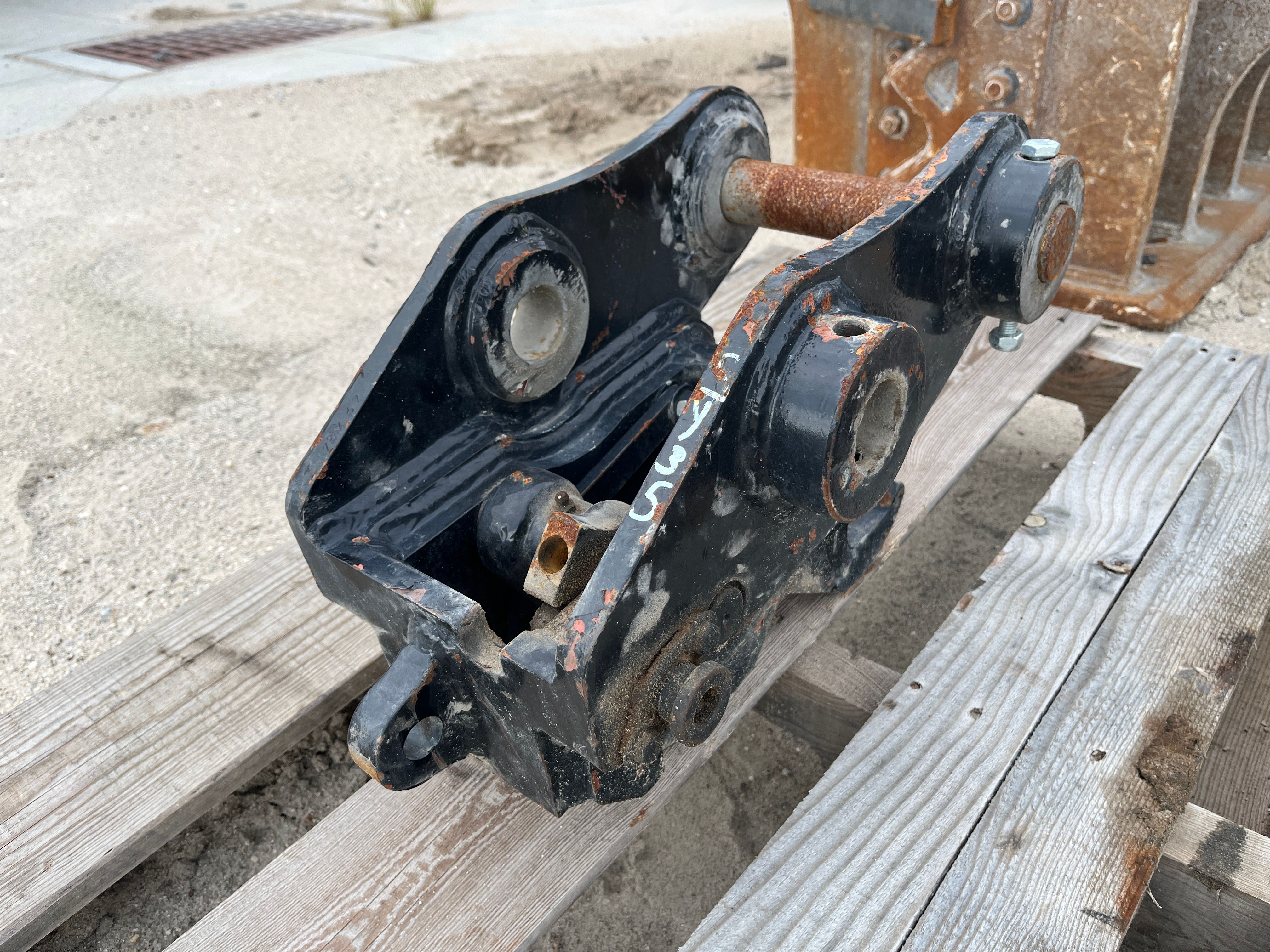 MANUAL QUICK COUPLER FOR SY35U Photo 1 Thumbnail