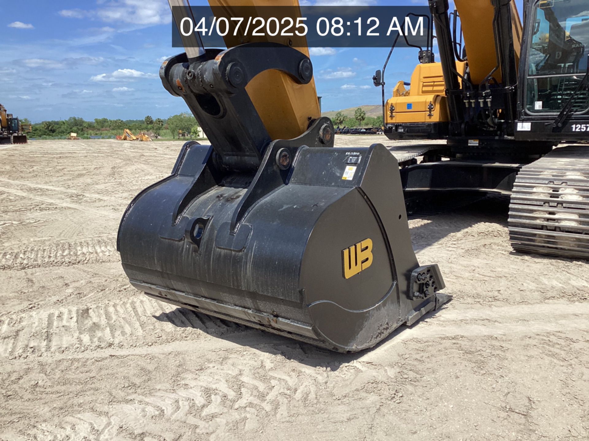 72" (4.9YD) BUCKET FOR SY500H WITH SIDE CUTTERS Photo 2 Thumbnail