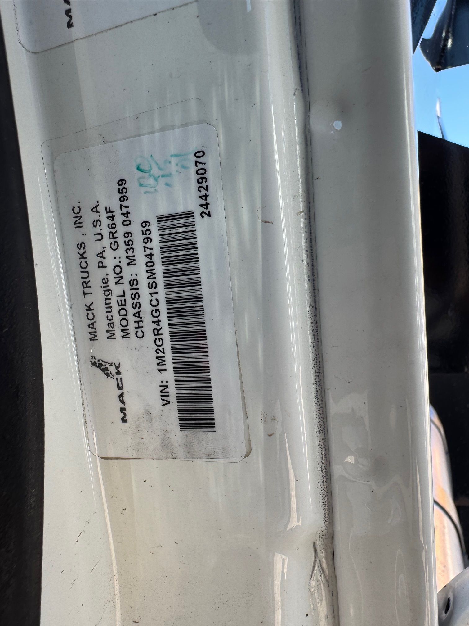 2025 MACK GR64F Photo 8 Thumbnail
