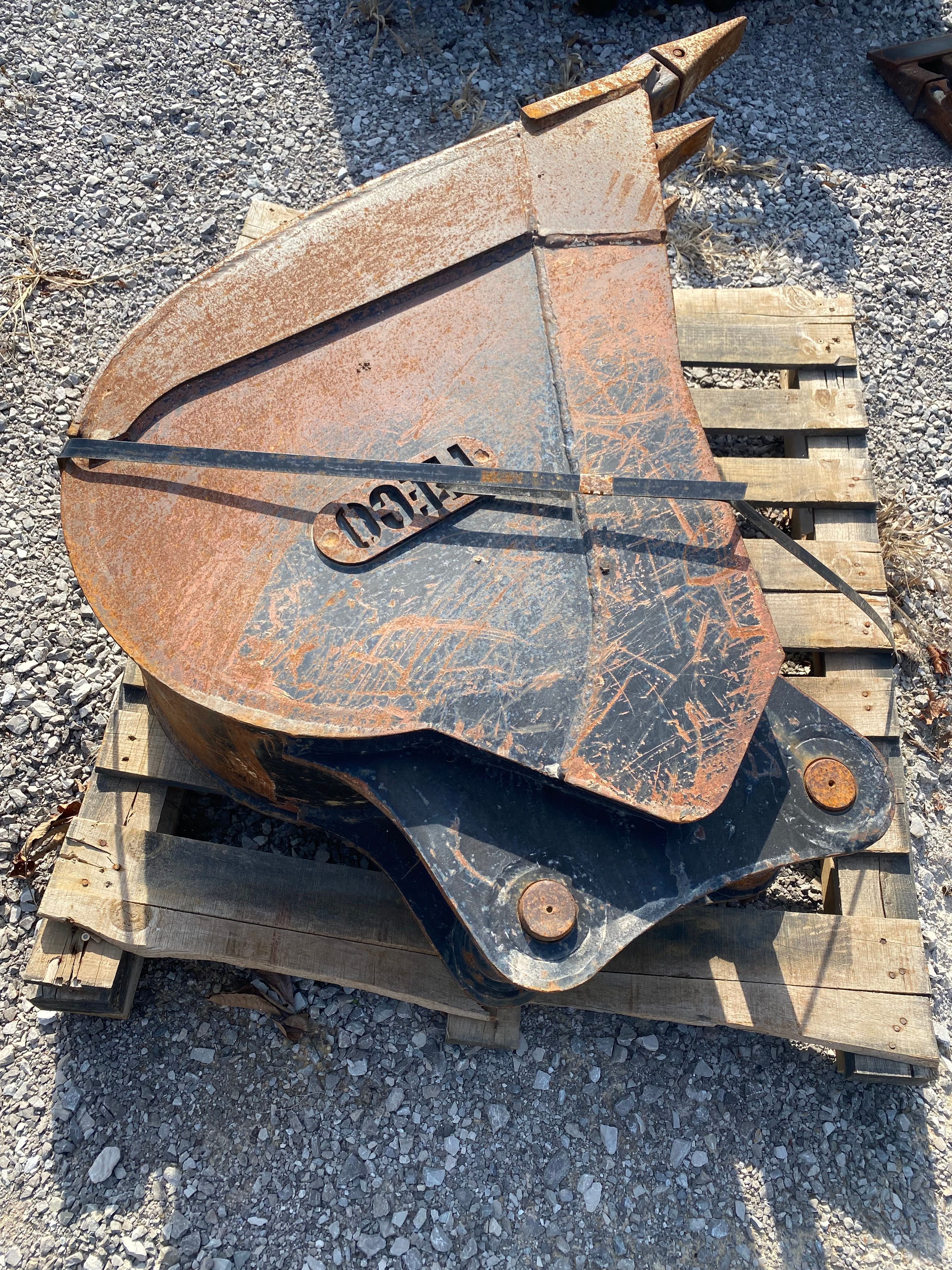 18" BUCKET FOR SY75C Photo 3 Thumbnail