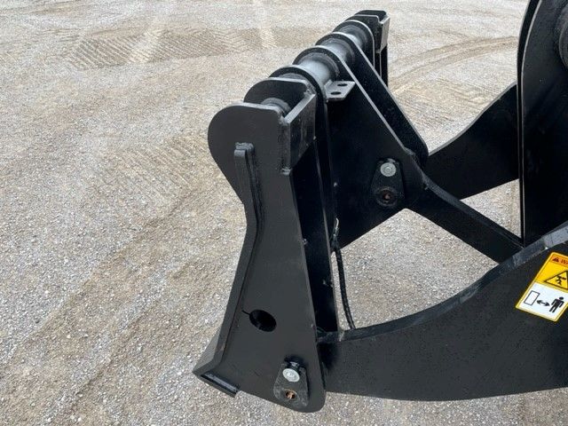 HYDRAULIC QUICK COUPLER FOR SW405K Photo 4 Thumbnail