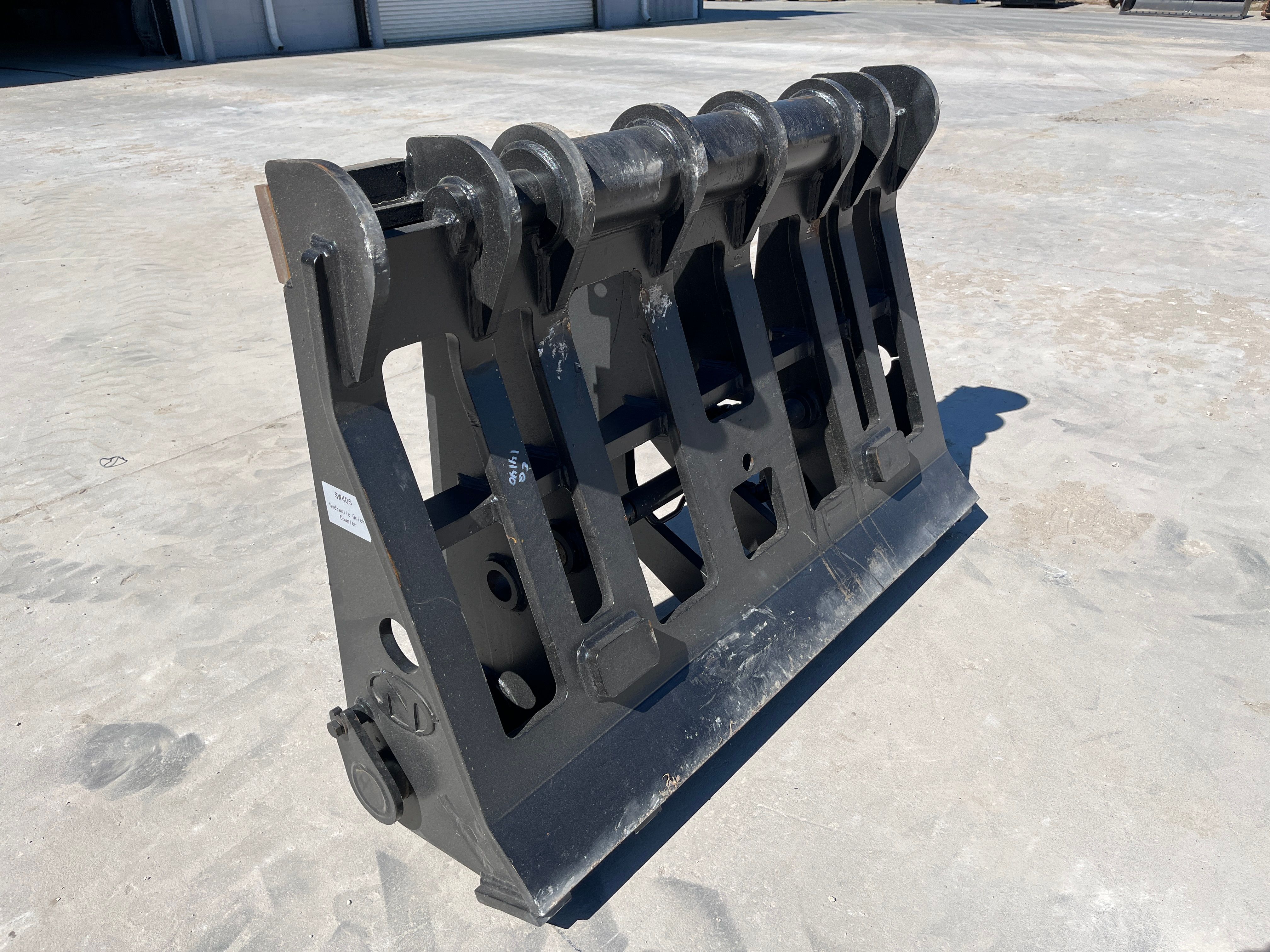 QCH HYDRAULIC QUICK COUPLER FOR SW405K Photo 3 Thumbnail