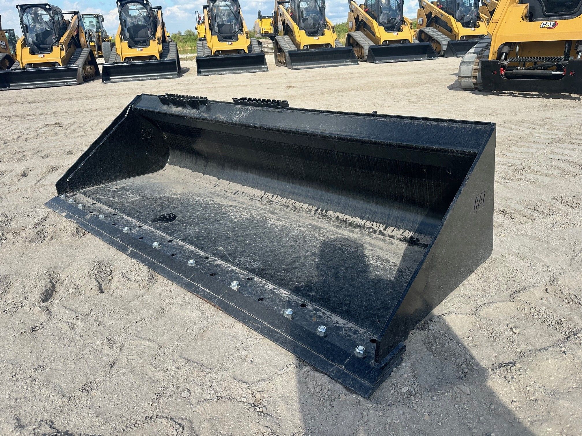 CAT 299D3 80" Skid Steer Bucket Photo 1 Thumbnail
