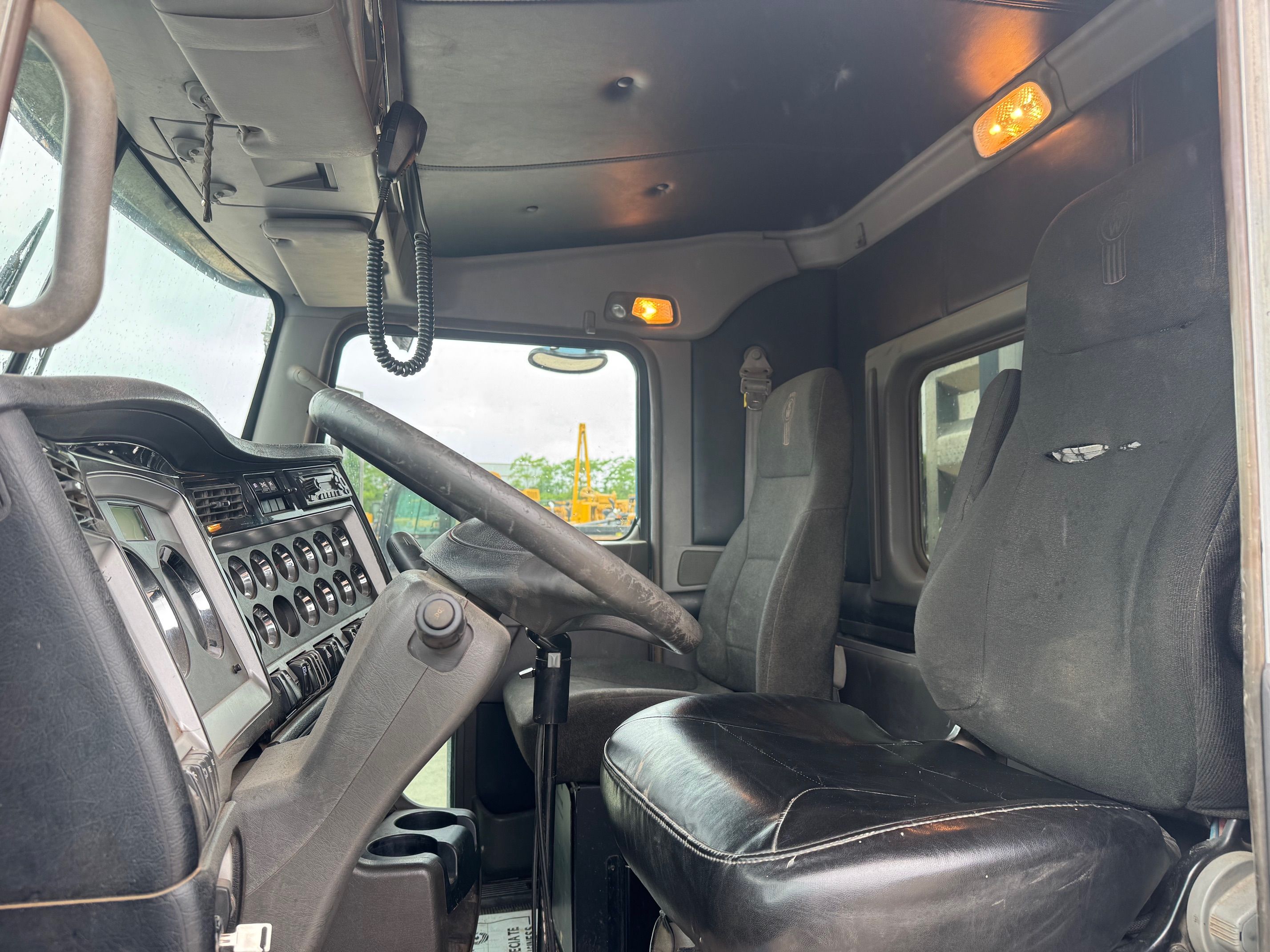 2012 KENWORTH T800 Photo 6 Thumbnail