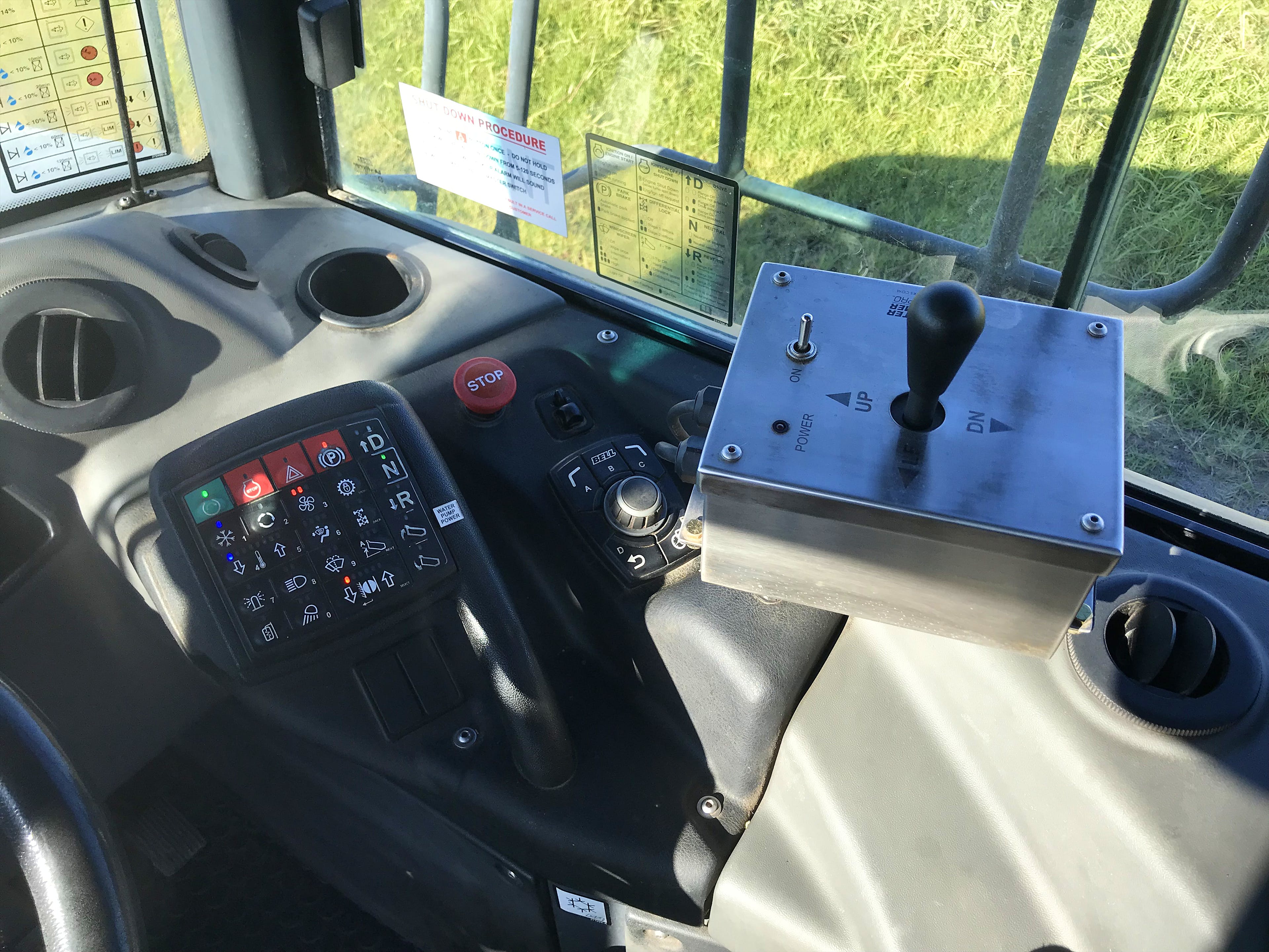 2015 BELL B30E Photo 9 Thumbnail