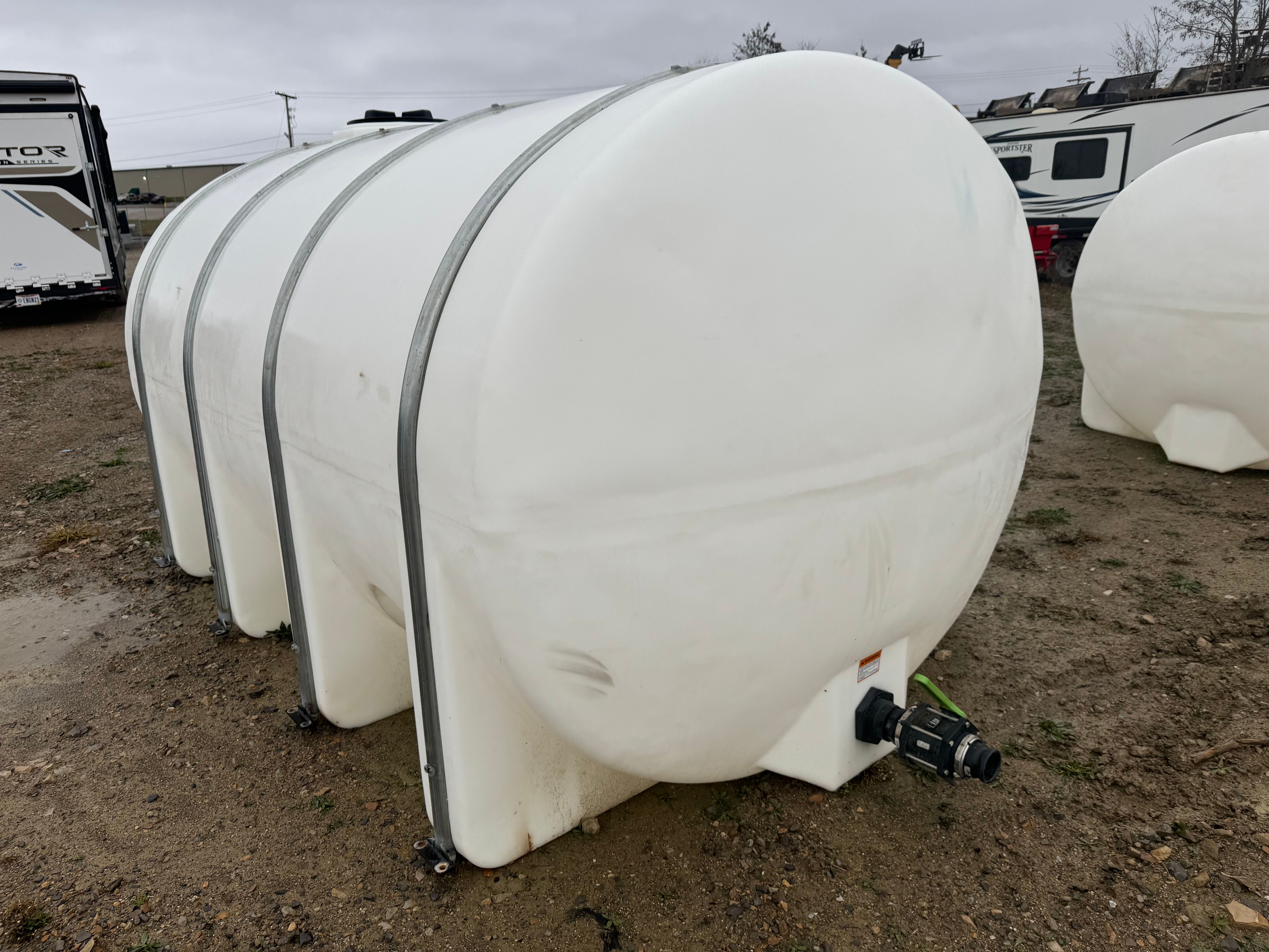 3135 GALLON WATER TANK Photo 3 Thumbnail