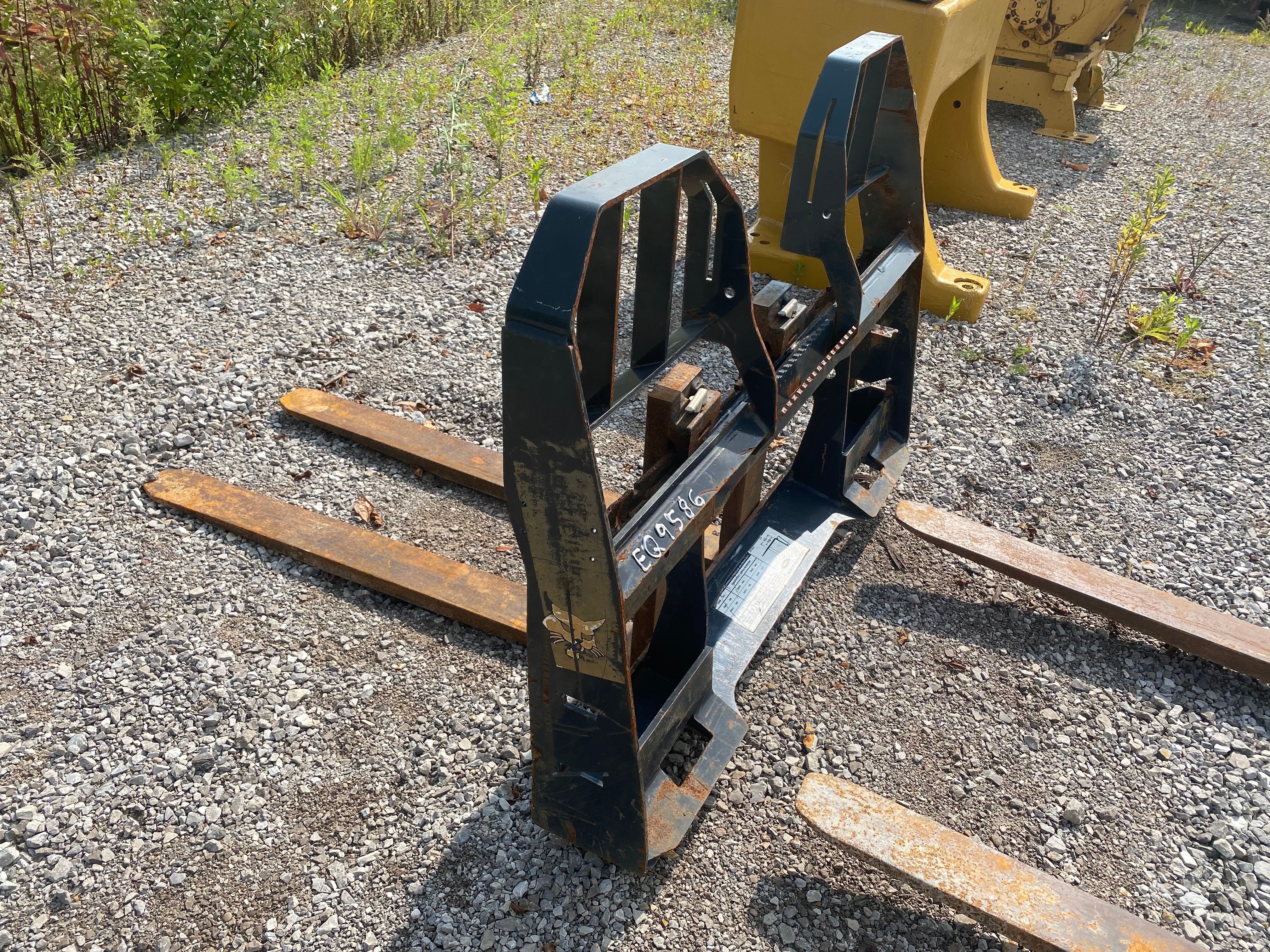 48" SKID STEER FORKS Photo 2 Thumbnail
