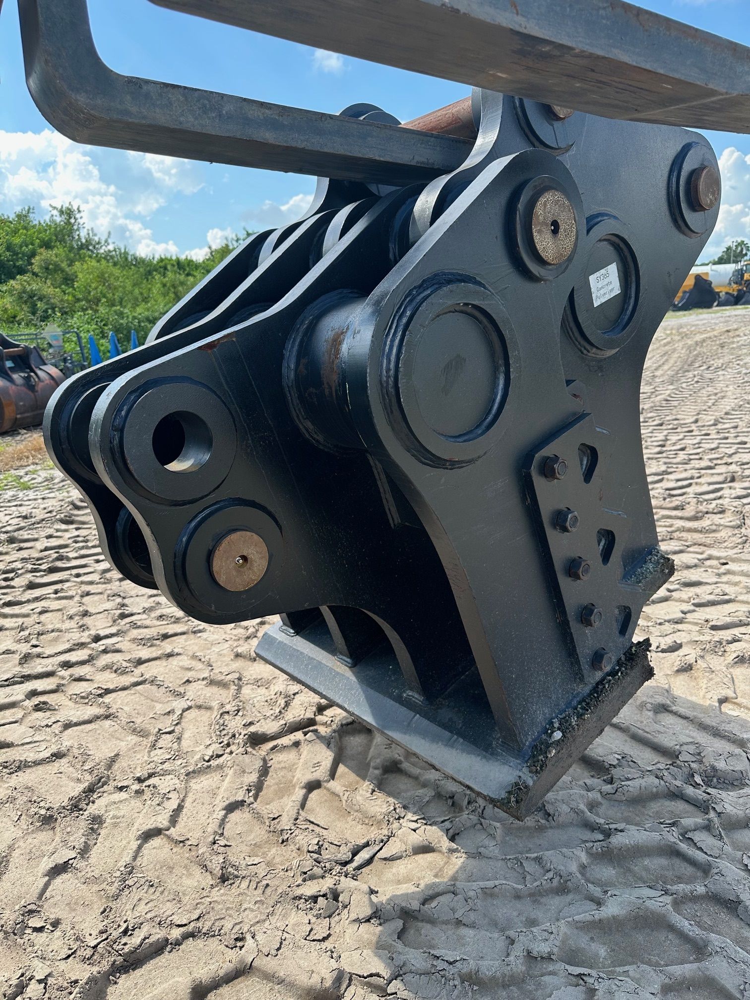 CONCRETE PULVERIZER Photo 3 Thumbnail